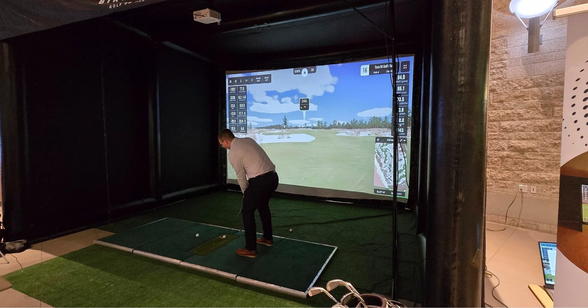 ⛳️ Product Highlight: The Birdie Box Original — our Largest and most Stand-out Simulator!
Perfect for parties, fundraisers, corporate events, or any gathering that need a WOW and some interactive entertainment. 🎉
Why it’s a fan favouri