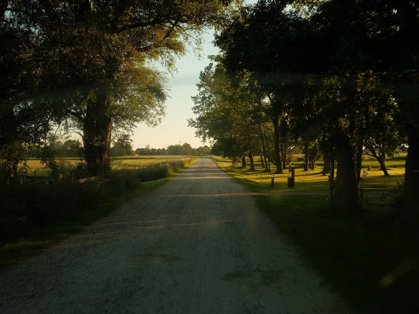 Egholm. A summers evening study.
📷 fuji X100VI.
.
.
.
.
.
#neverstopexploring #visualsofearth #visitdenmark #exploredenmark #archivecollectivemag #banalbeauty #documentingspace #wanderlust #documentinglife #wonderfulmachine #weltraumzine #socialland