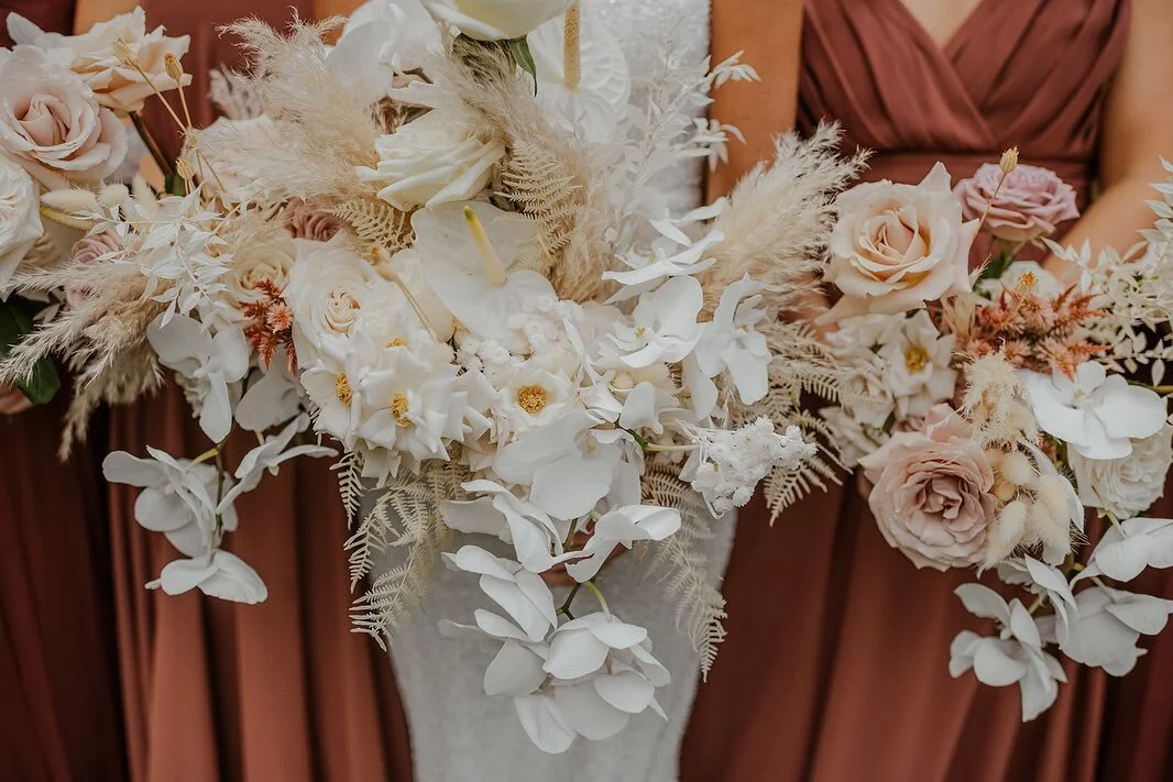 {gorgeous&bull;ness}
.
.
photo | @sunshineshannon 
venue | @bedfordvillageinnweddings 
.
.
#bouquets #flowers #weddingflowers #prettyflowers #boho #bohostyle #terracotta #blush #neutrals #pampasgrass #roses #anthurium #orchids #driedflorals #romantic