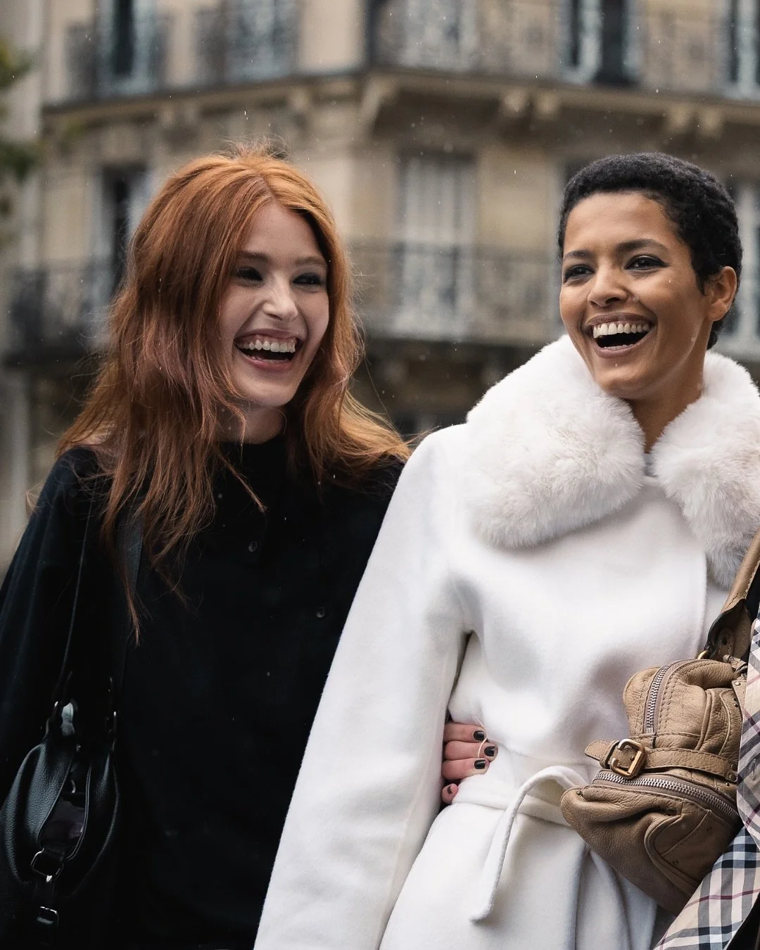 Swipe to see the full frame.
Loved this one. The Nina Ricci girls right after the show, relaxed and glowing.
#ninaricci #parisfashionweek #pfw25 #parismoments #modelsoffduty