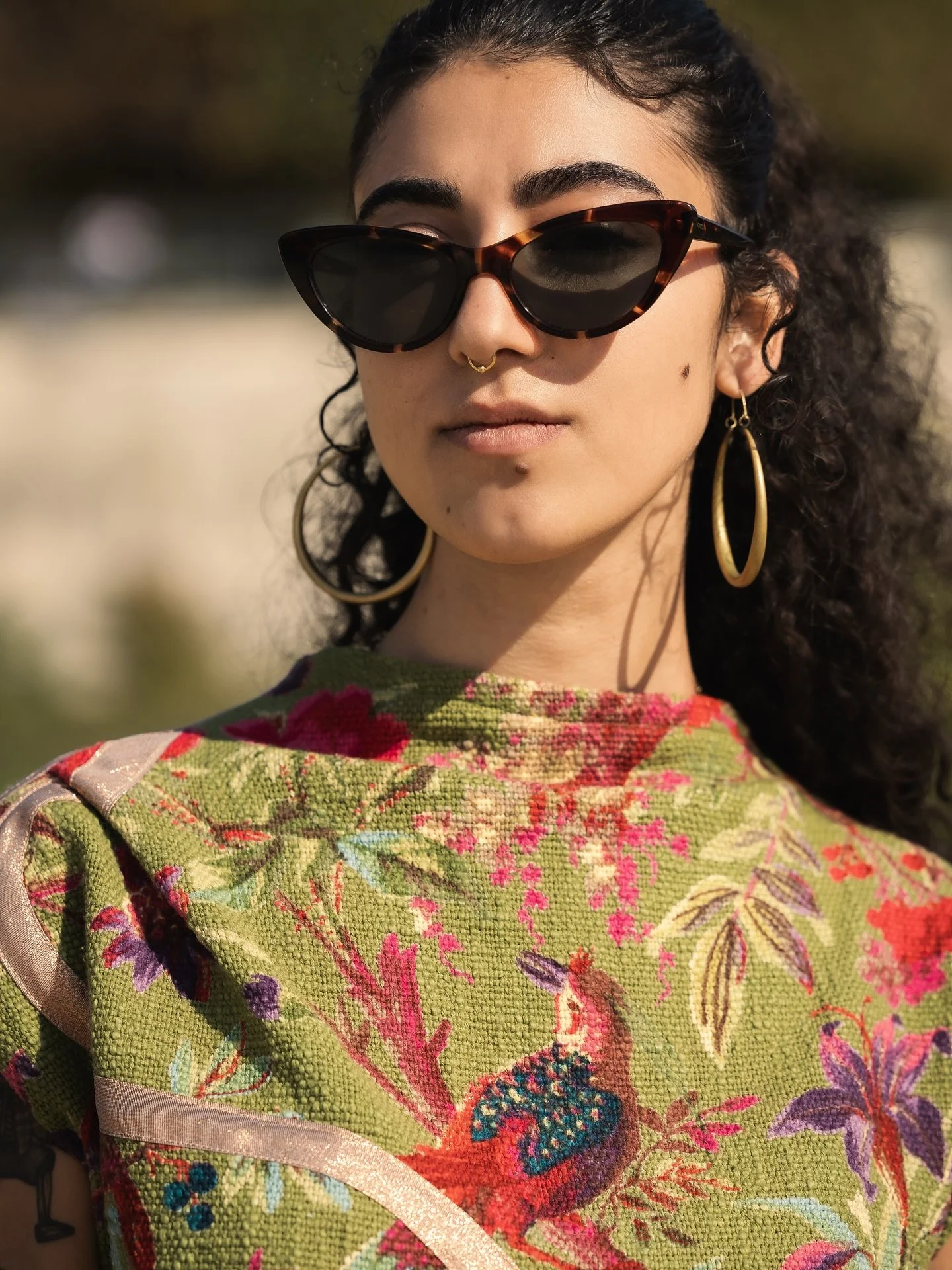 No words needed. Just stylish and ready to be photographed on the streets of Paris. In this case, in the Jardin des Tuileries, right outside the venue of this year’s @dior show for SS26
#parisfashionweek2025 #pfw #parisstreetstyle #fashionphot