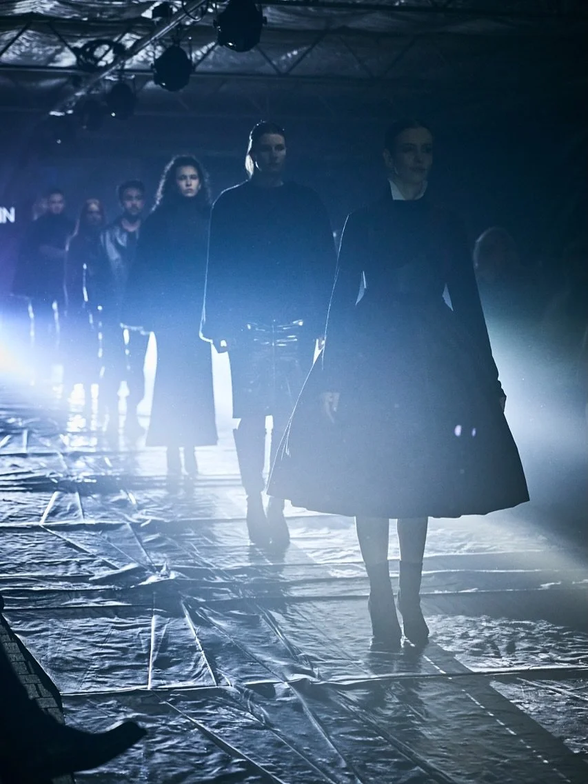 Somewhere between Vogue and greenhouse 📸 
I had the privilege of documenting the show by Christoph Bohn this past weekend, and honestly: I was genuinely moved 🙌
The atmosphere, the location, the energy, it was all perfectly calibrated to the styl