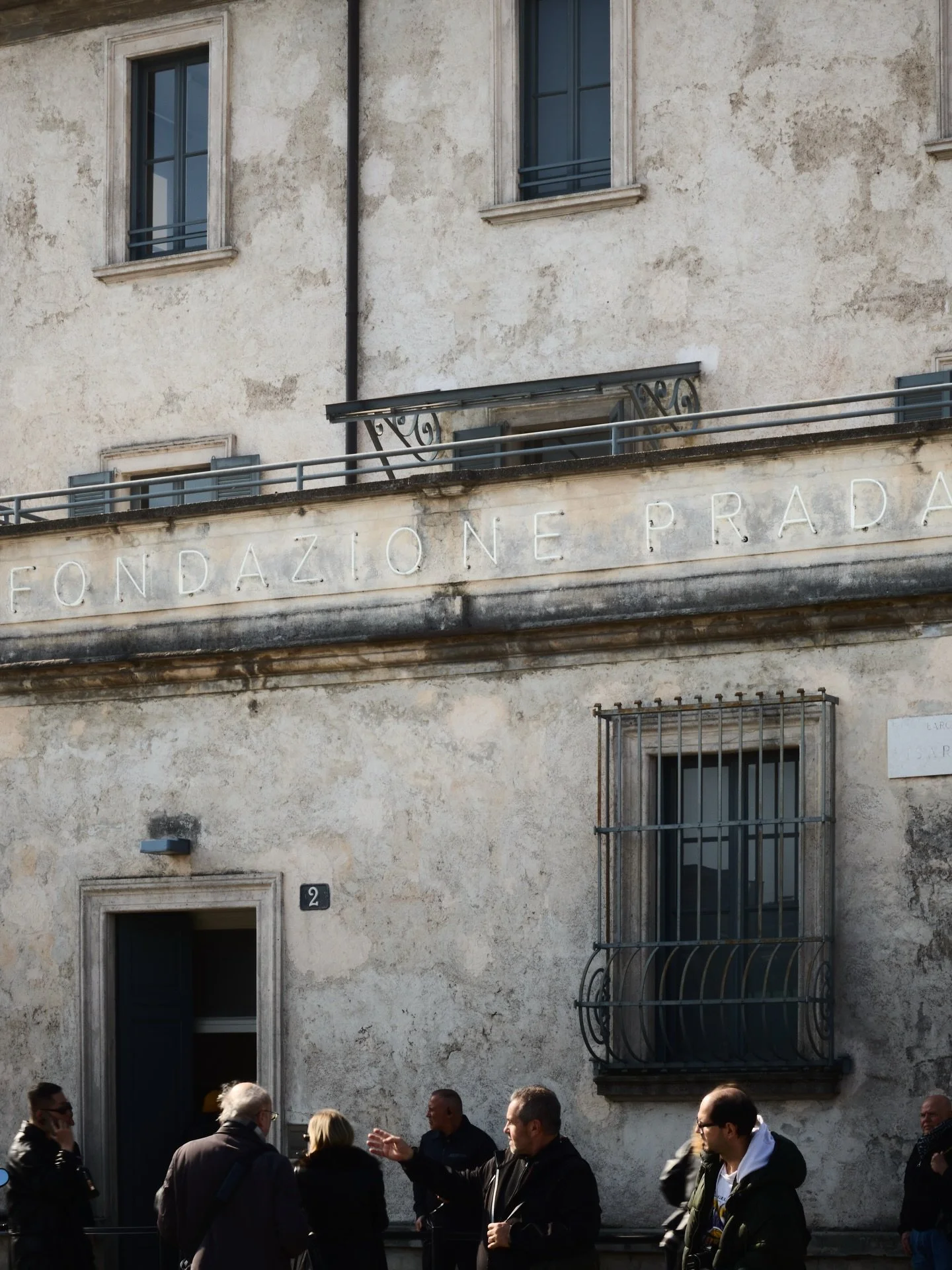 Day 3 of Milan Fashion Week: featuring some of my favorite street style moments before the Prada and Boss shows

#mfw #milanfashionweek2026 #prada #boss #streetstyleinspiration
