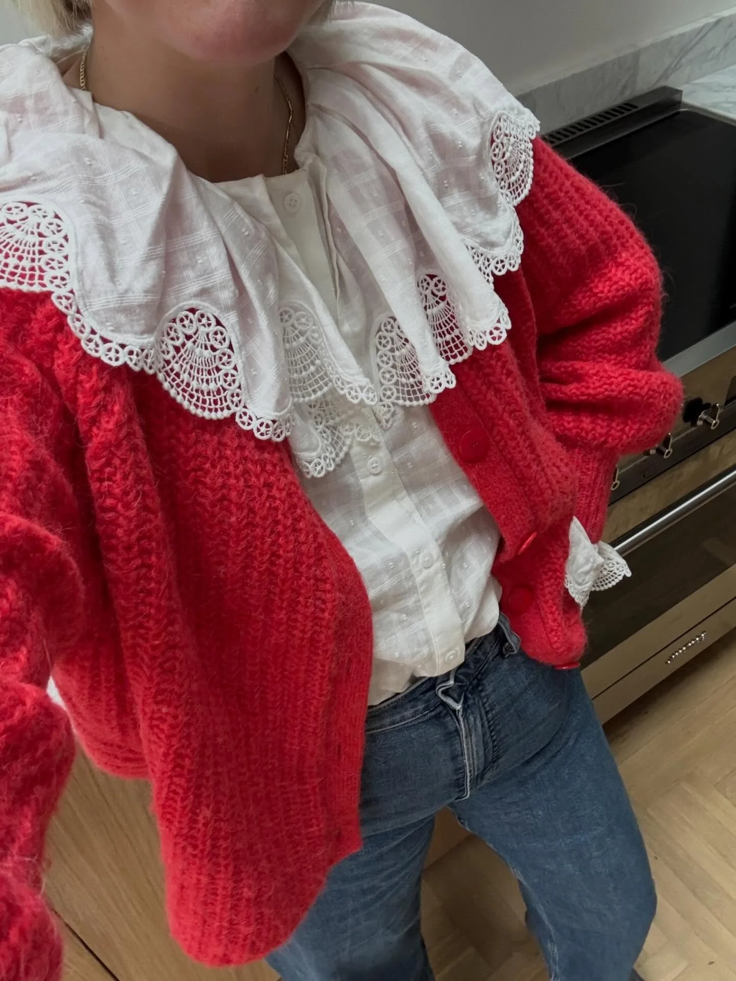 January round-up: 
Dressing like a cute clown 🤡 (cardigan and blouse Sezane - AD I work with them)
@choosingkeeping 
@nationalportraitgallery for my parents&rsquo; birthdays
@anyahindmarch x @bootsuk 
Beijing Dumplings, Chinatown
Cutlery drawer 😍