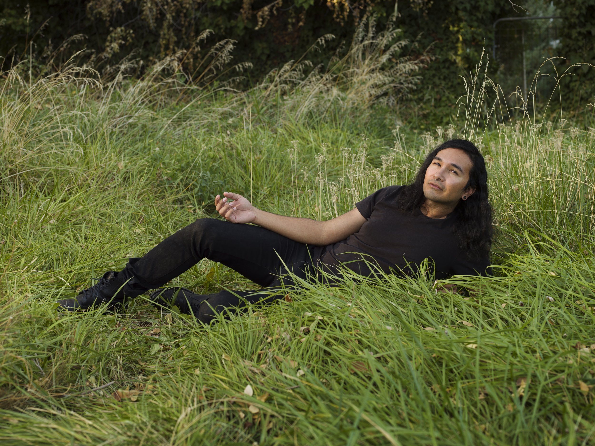 Apolo+lying+in+the+grass,+2019.jpg