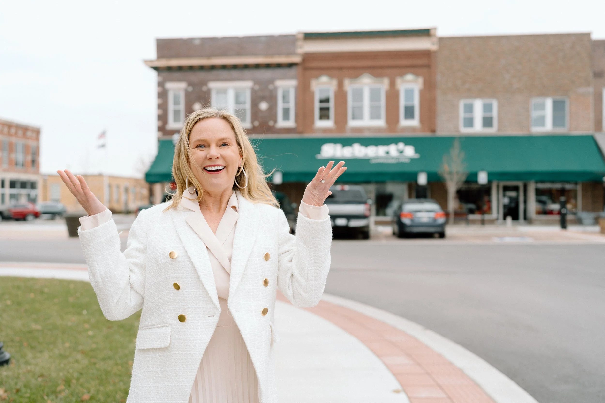 Where can I find an experienced home selling agent in Evansville? 