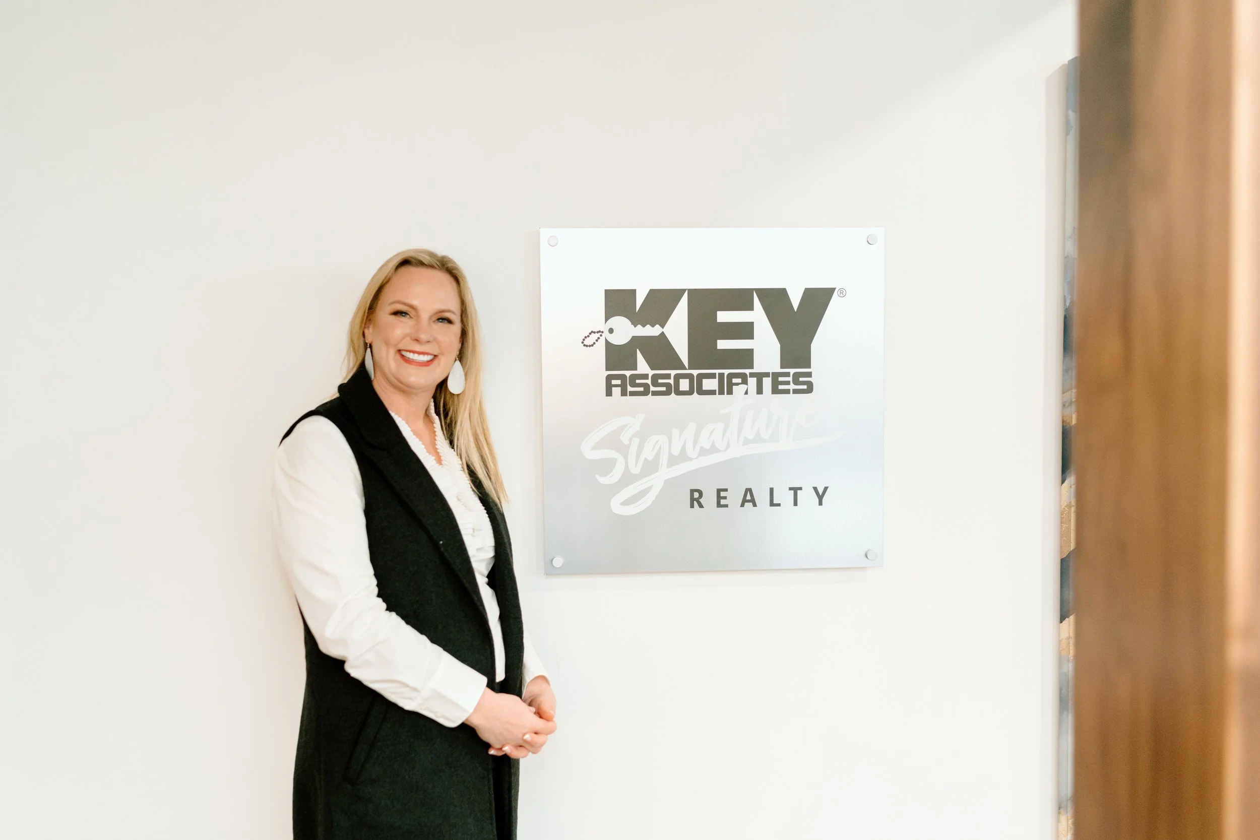 Who’s the Best Realtor for Lakefront Homes in Christmas Lake Village, IN? 