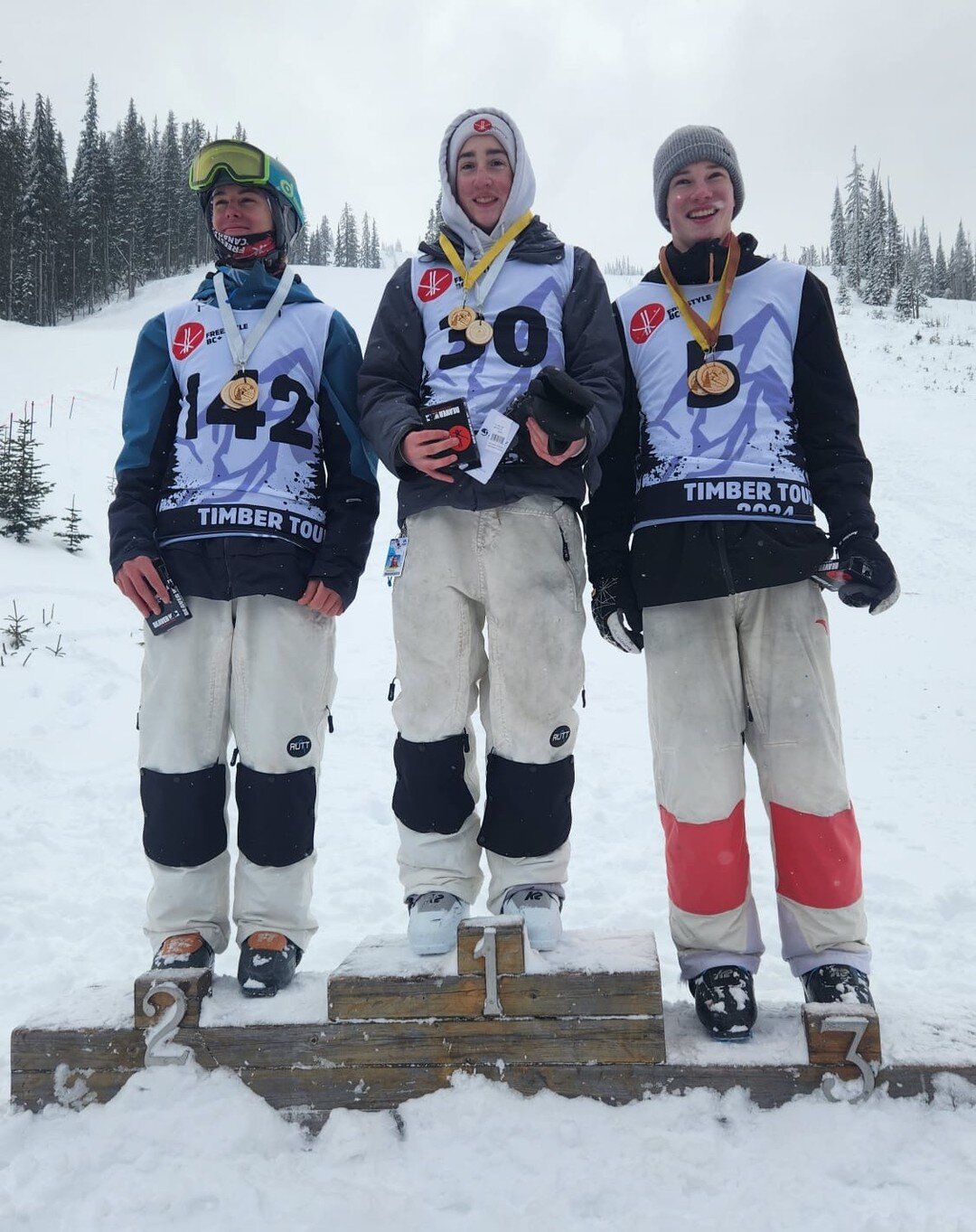 Apex Moguls Timber Tour Podiums! Congratulations to AFC athletes:
Charlie Longstreet 🥇F14 Singles 
Francesca Farcau 🥈F14 Singles
Lyla Ritchie 5th F14 Singles
Lillian McCaughey 7th F14 Singles
Emelie McCaughey 🥈F16 Singles

Jackson Kendell 🥇M16 Si