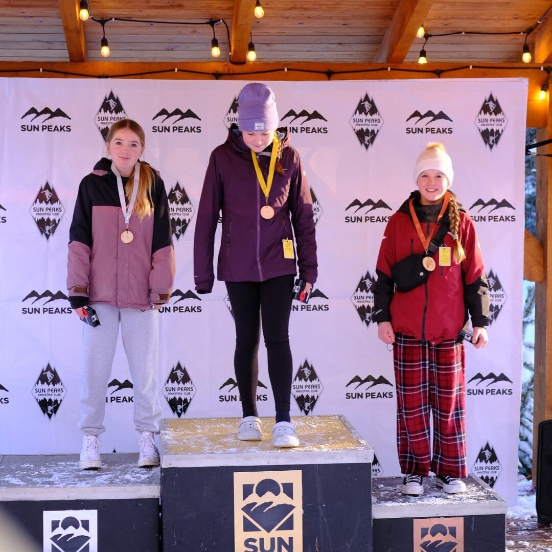 Sun Peaks Big Air Super Youth F14 Podium AFC sweep! Congratulations to:
Lillian McCaughey 🥇
Lyla Ritchie 🥈
Charlie Longstreet 🥉

Slopestyle Super Youth F14 podium:
Charlie Longstreet 🥇
Lillian McCaughey 🥈
Lyla Ritchie 4th 
They didn't stay for p