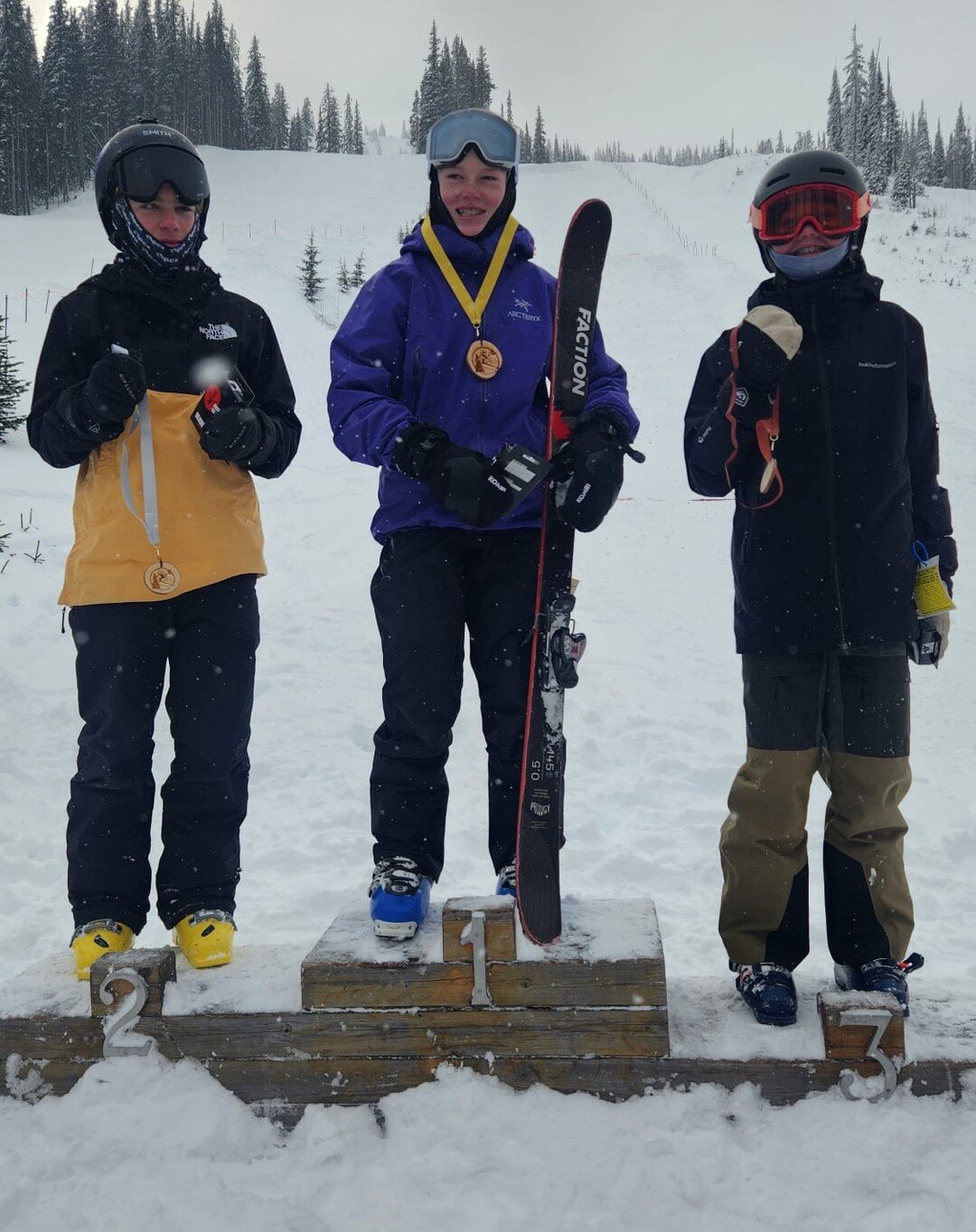 Apex Moguls Super Youth podiums! Congratulations to AFC U14 athletes:
Hunter Hyde 🥈
Jay Rudyk 4th
Holden Duncan 6th

Thank you to the AFC Team of coaches and volunteers who who pulled off this event on short notice and hosted 3 events in 4 weeks! 
?