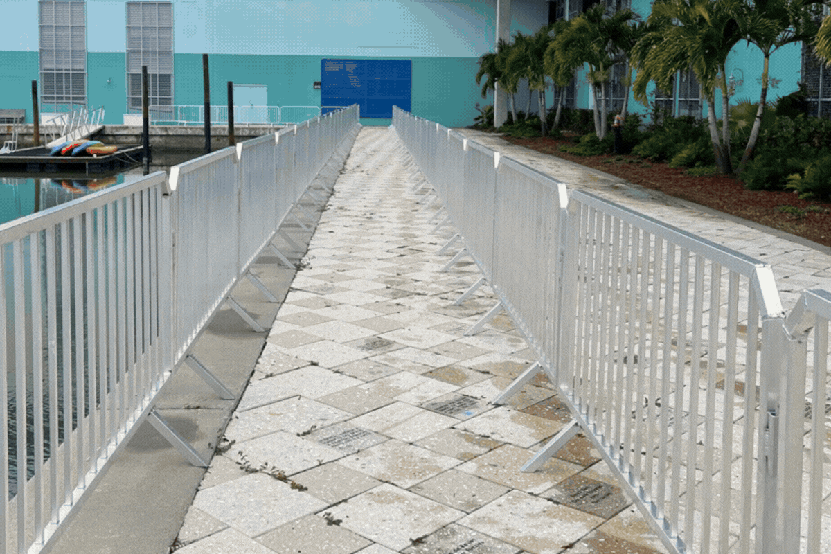 Barricades (1).gif