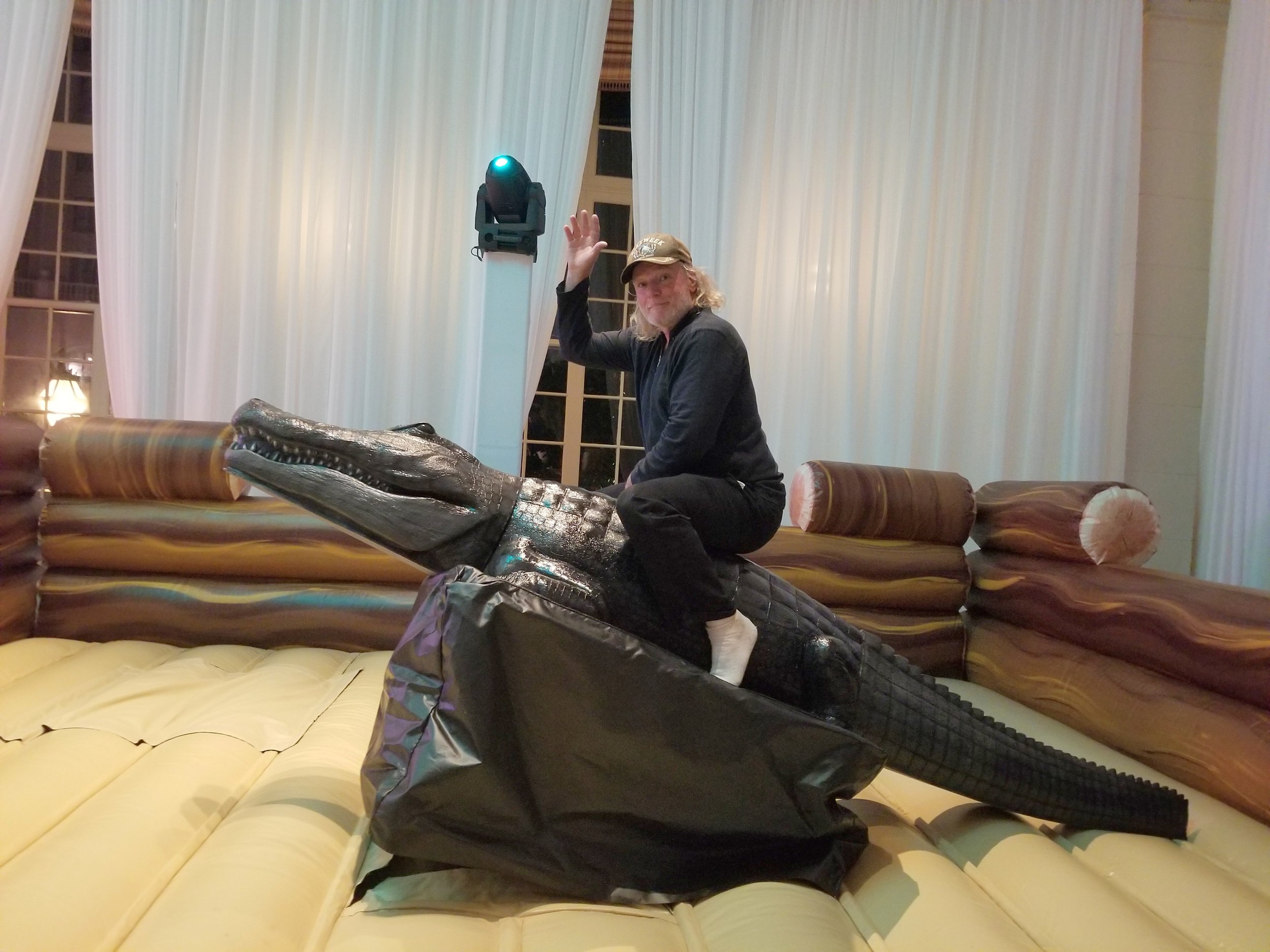Fotoboyz_Events_2025_Services_Inflatable_Games_Mechanical_Bull_Alligator_001.jpg