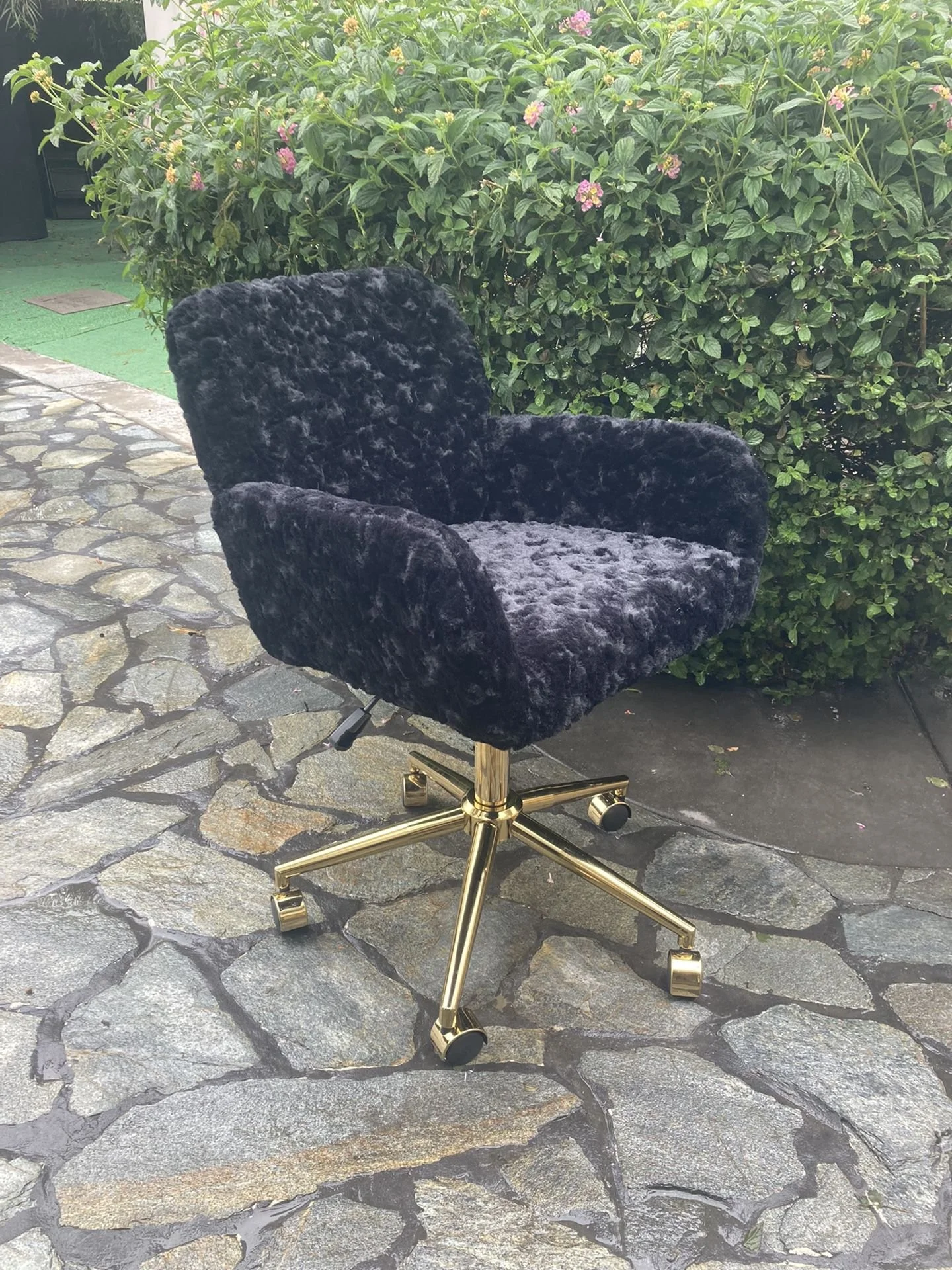 New Black and Gold Swivel Office Chair