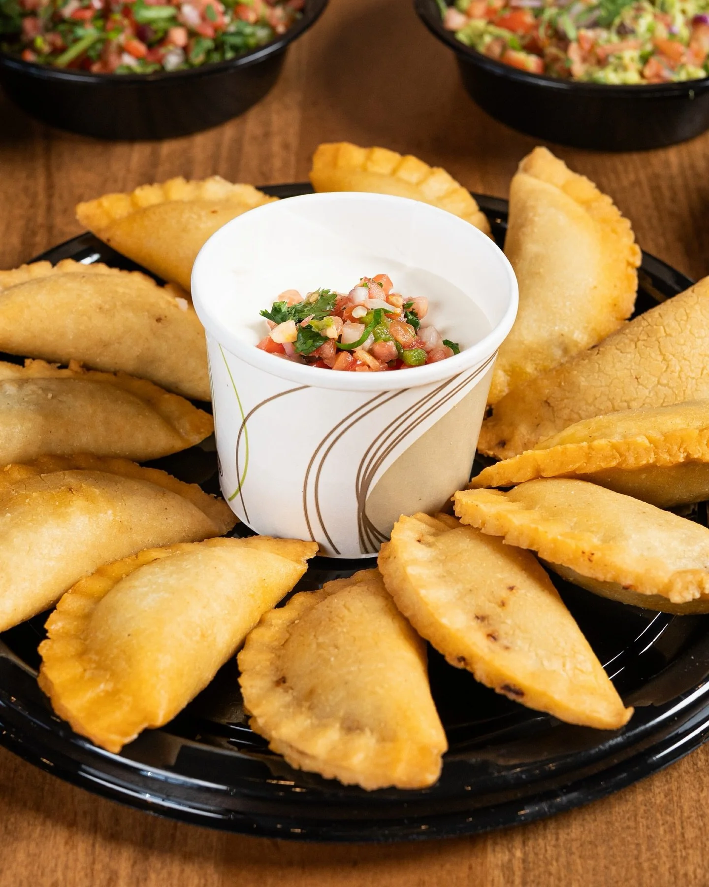 Game days and fall gatherings just leveled up! 🏆 Our Family Packs feed 6&ndash;8&hellip;unless Uncle Dave shows up early again 🤤

Try them today: https://www.emilianospgh.com/family-packs