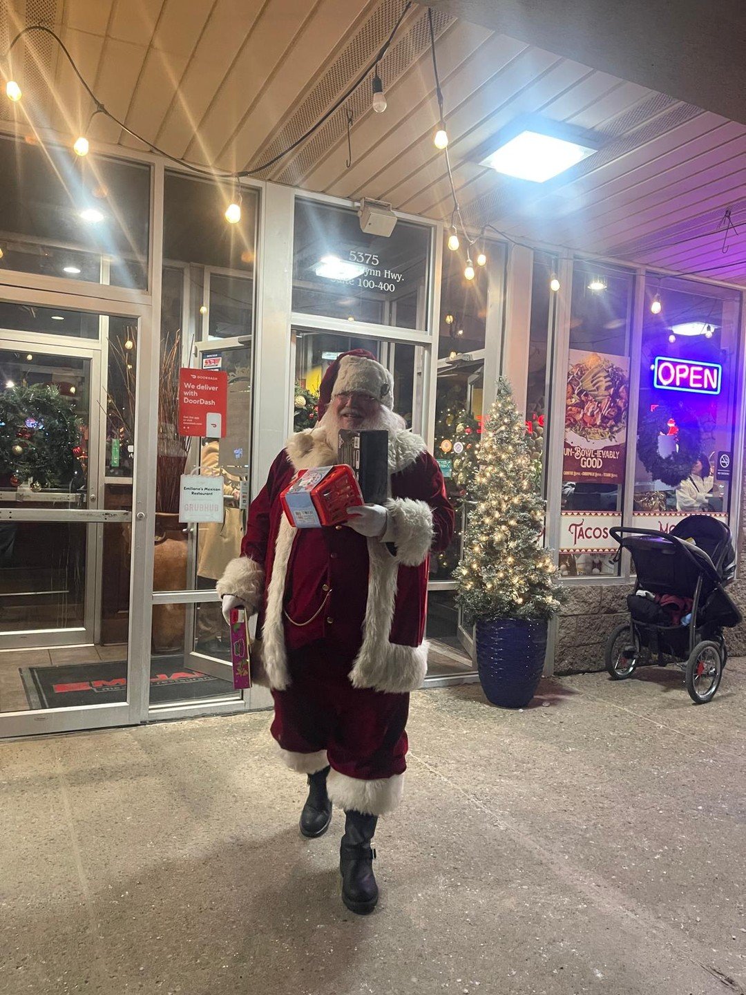 Thank you so much to everyone who visited our Gibsonia location last Friday night! ❤️ The Christmas spirit is overwhelming, and your generosity to help @toysforpittsburghtikes is inspiring.

Santa arrives at Bethel Park tonight, Monday, December 15 f