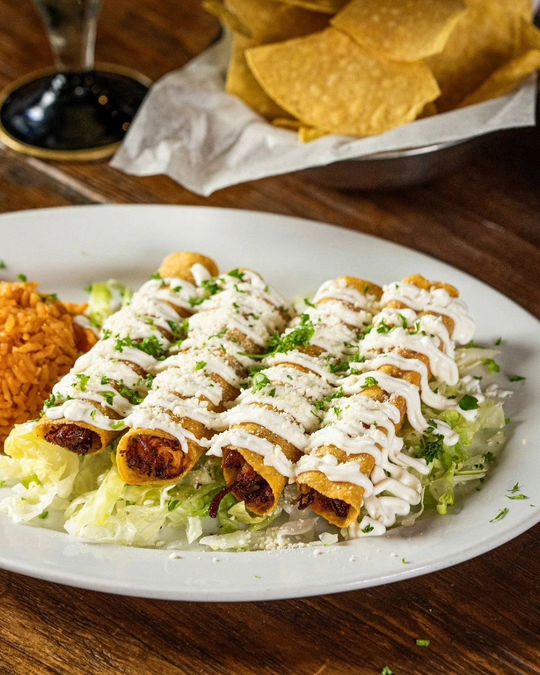 Longer days and warmer nights call for stronger margaritas and sangria 🌸🍹

Spring arrives at Emiliano&rsquo;s this Monday, March 23:

&bull; Emiliano&rsquo;s Fajitas
&bull; Chicken Flautas
&bull; Enchilada Suizas
&bull; Sangria Flight
&bull; Presid