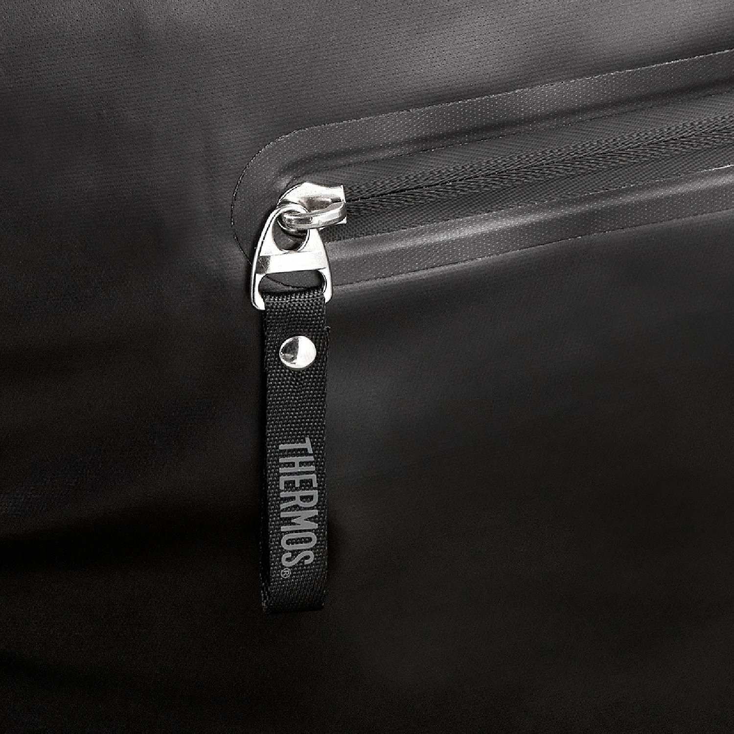 CI2430002GC_ICON_30Can_Tote_Photography_86.jpg