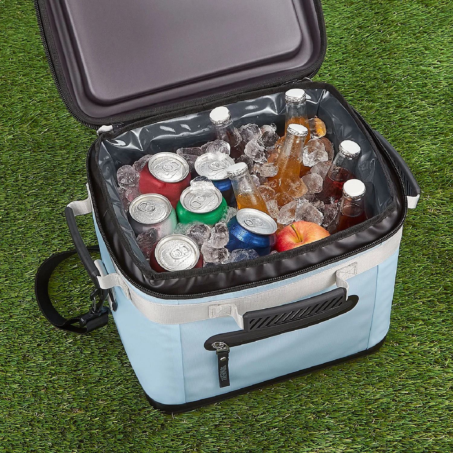 CI2424003GC_ICON_24Can_Cooler_Photography_52.jpg