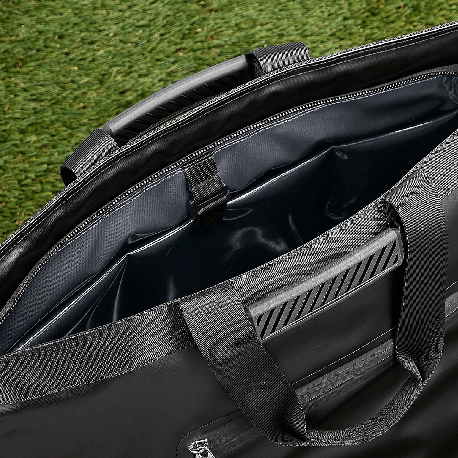 CI2430002GC_ICON_30Can_Tote_Photography_88.jpg