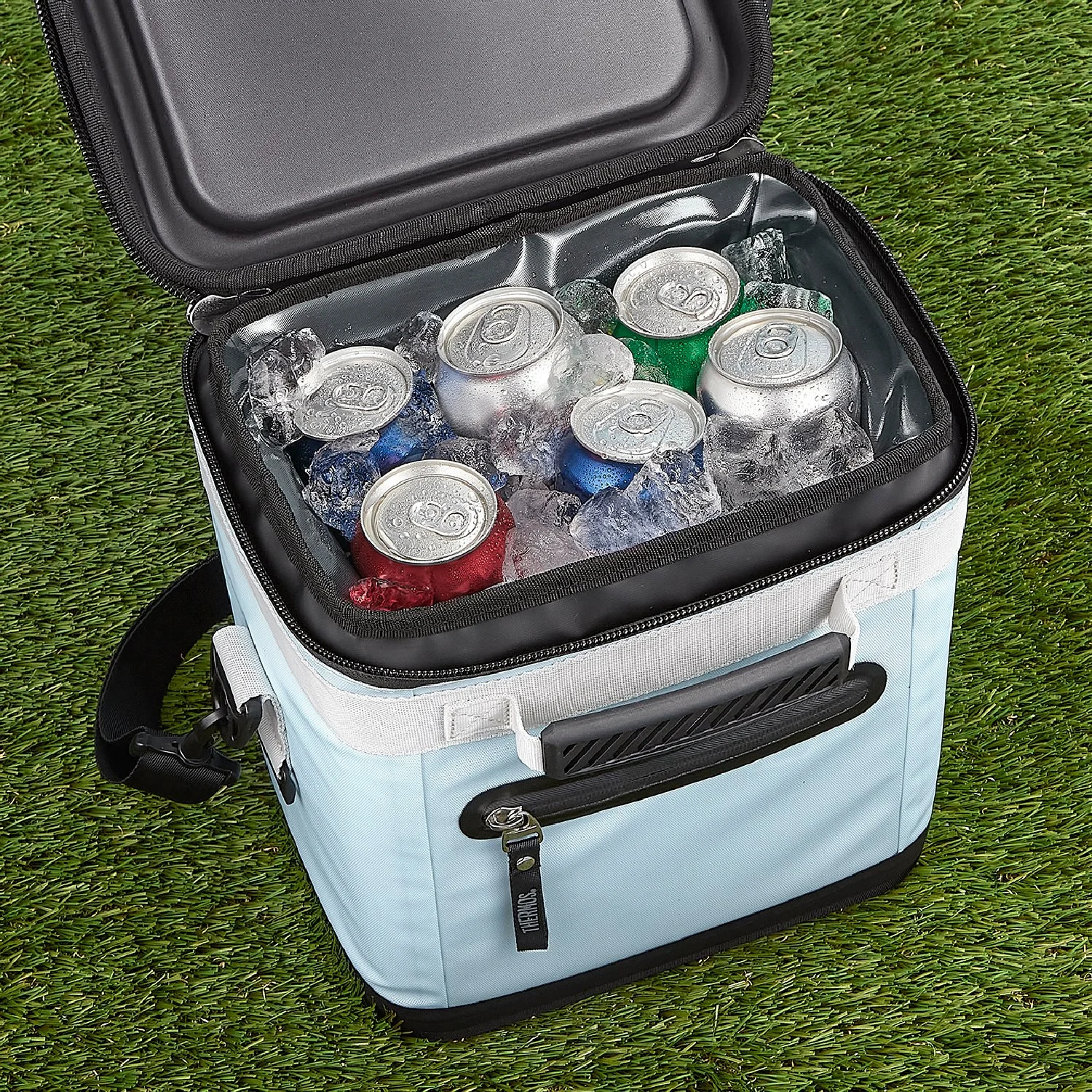 CI2412004GC_ICON_12Can_Cooler_Photography_10.jpg