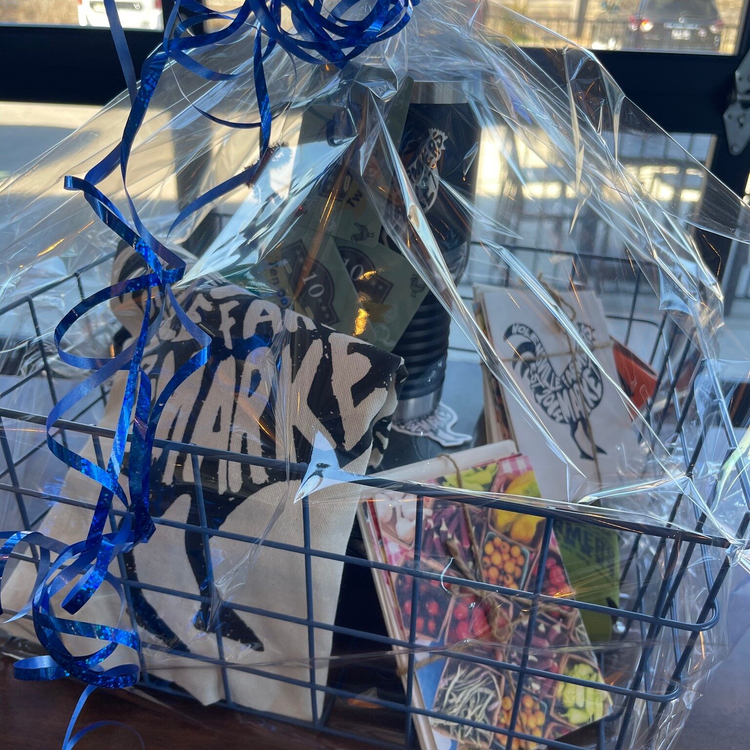Thinking about lunch today? Stop by Taziki's Mediterranean Cafe today and enter to win our basket giveaway! Enter by donating to our Programming funds which helps to operate our Kids POP Club, Double SNAP and Feed Your Neighbor programs!

#nolensvill