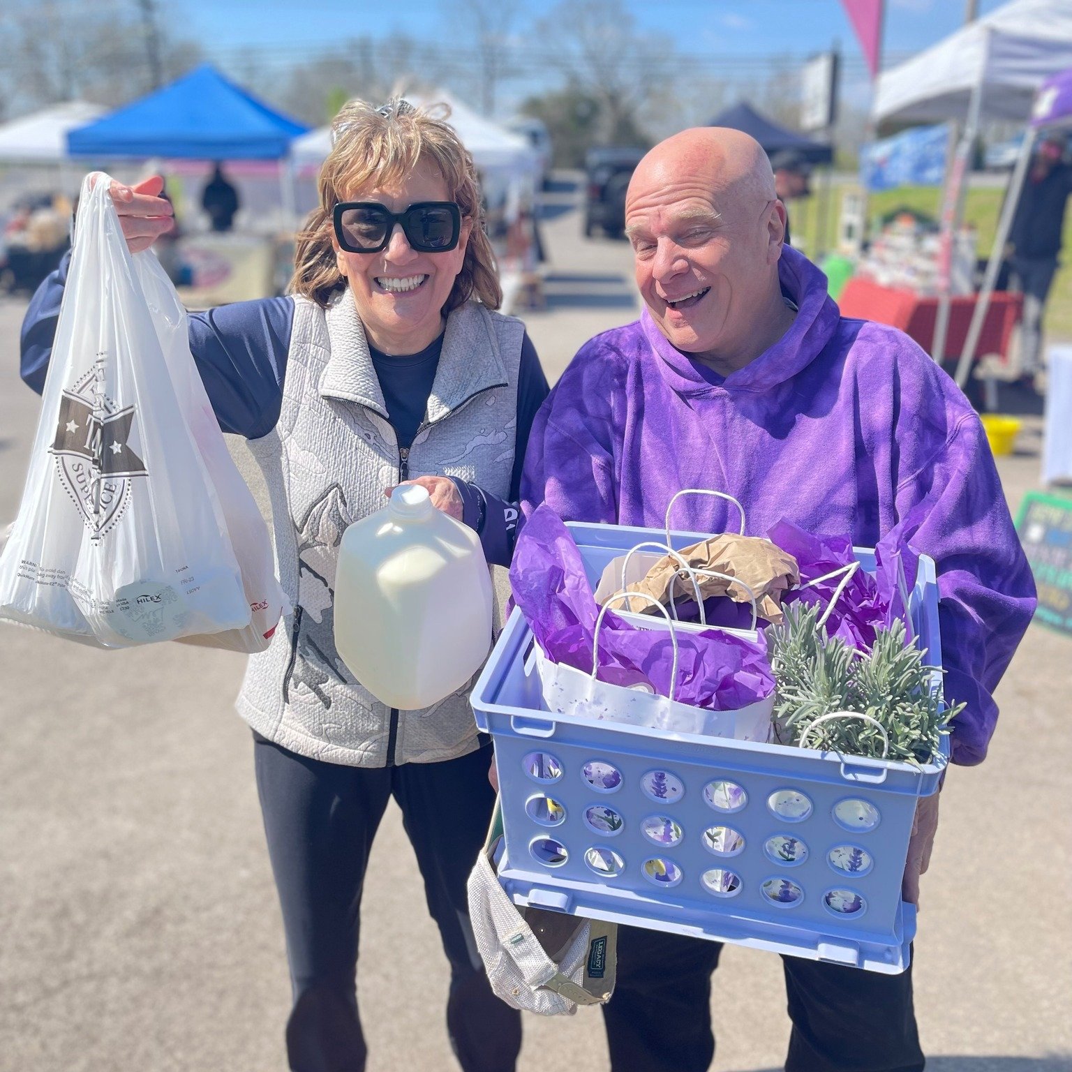 Happy #NationalHaikuPoetryDay! 📝 Embrace the beauty of nature with a visit to the Nolensville Farmers Market. Fresh blooms, crisp vegetables, and local artistry inspire haiku-worthy moments. Share your market haiku with us! 

❄️ Winter Market Decemb