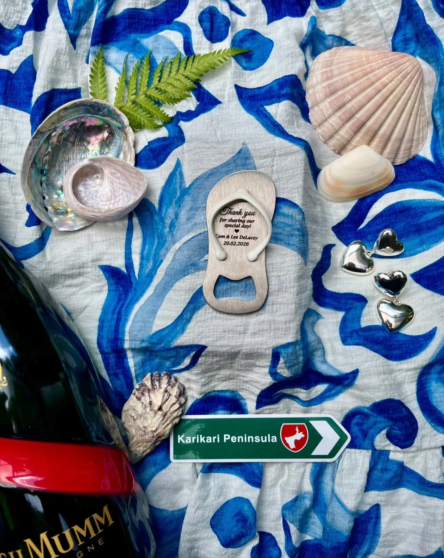 Sums up last weekend!! 🥂🏖️👰&zwj;♀️🤵&zwj;♂️🐚🌊Can't wait for the pro pics! 

The cutest wedding favour - those jandals couldn't have been more perfect for this wedding 🩴

#whatablast #equalpartsbeachandbooze #whatawedding #champagne #northlandce