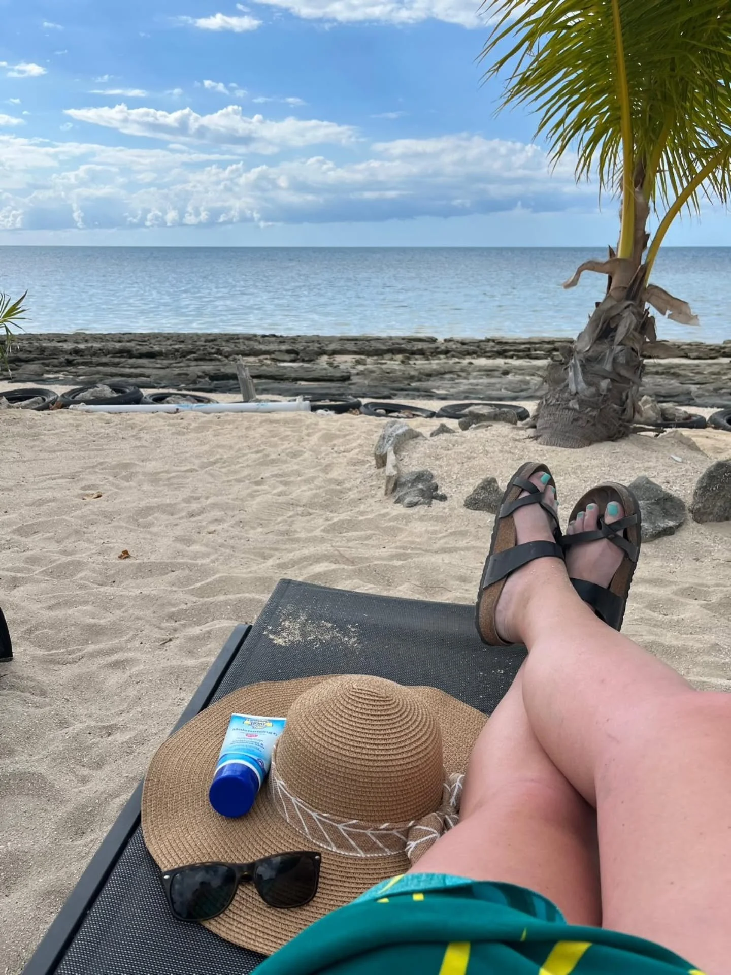 Bula! 🌴🥥 

I love my busy life but a break from the norm (and the cold) feels sooo good! 🍹😎 

#summerbaby #wintergetaway #outofoffice #fijiwedding ?? #idloveto