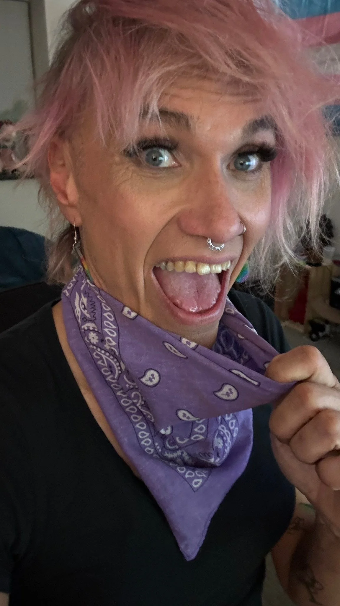 Well, recently I've taken a little step back. I guess I needed some time away to recharge. Holidays are hard. Heck, I haven't used my selfie stick in over a month! Wtf??
Truth be told, I've been out robbing stage coaches... 
first post back in the sa