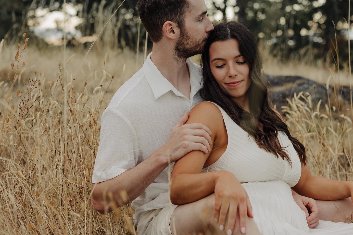 Engagement season is upon us and I can&rsquo;t wait to capture your story! Enjoy 15% off any of my engagement packages upon booking your wedding with me. Inquire through the link in my website to learn more! 🌟

Featuring Olimpia &amp; Zach at Mount 