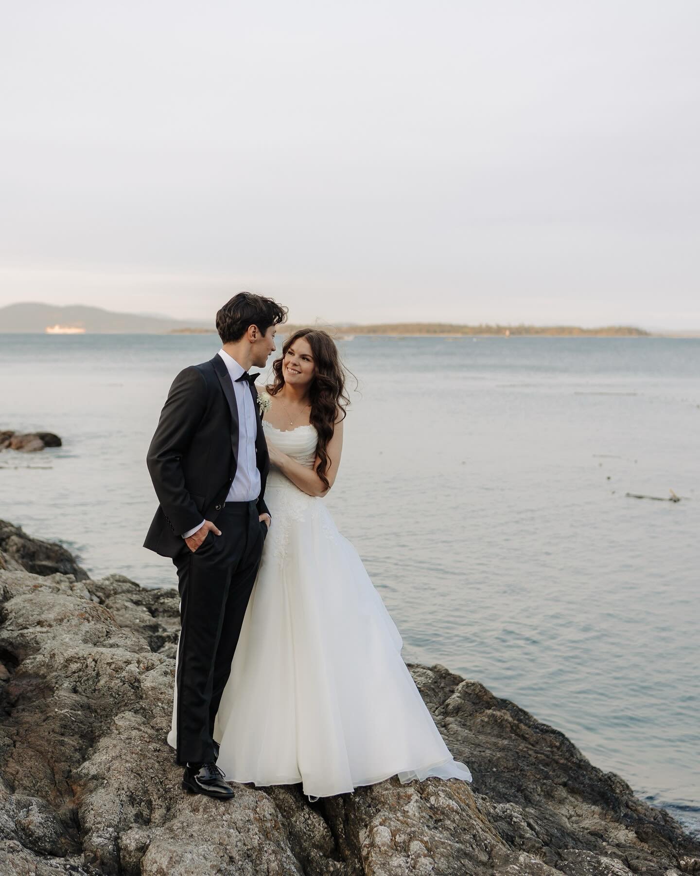 Moments by the water with A&amp;A

Vendor Team
Photography: @sparanesechiara
Venue: @oakbaybeachhotel
Event Planning: @velvetevents.weddings
Florals: @platinumfloraldesigns
Makeup Artist: @jaclynrusnakartistry
Hair Stylist: @vanislebridalhair
Wedding