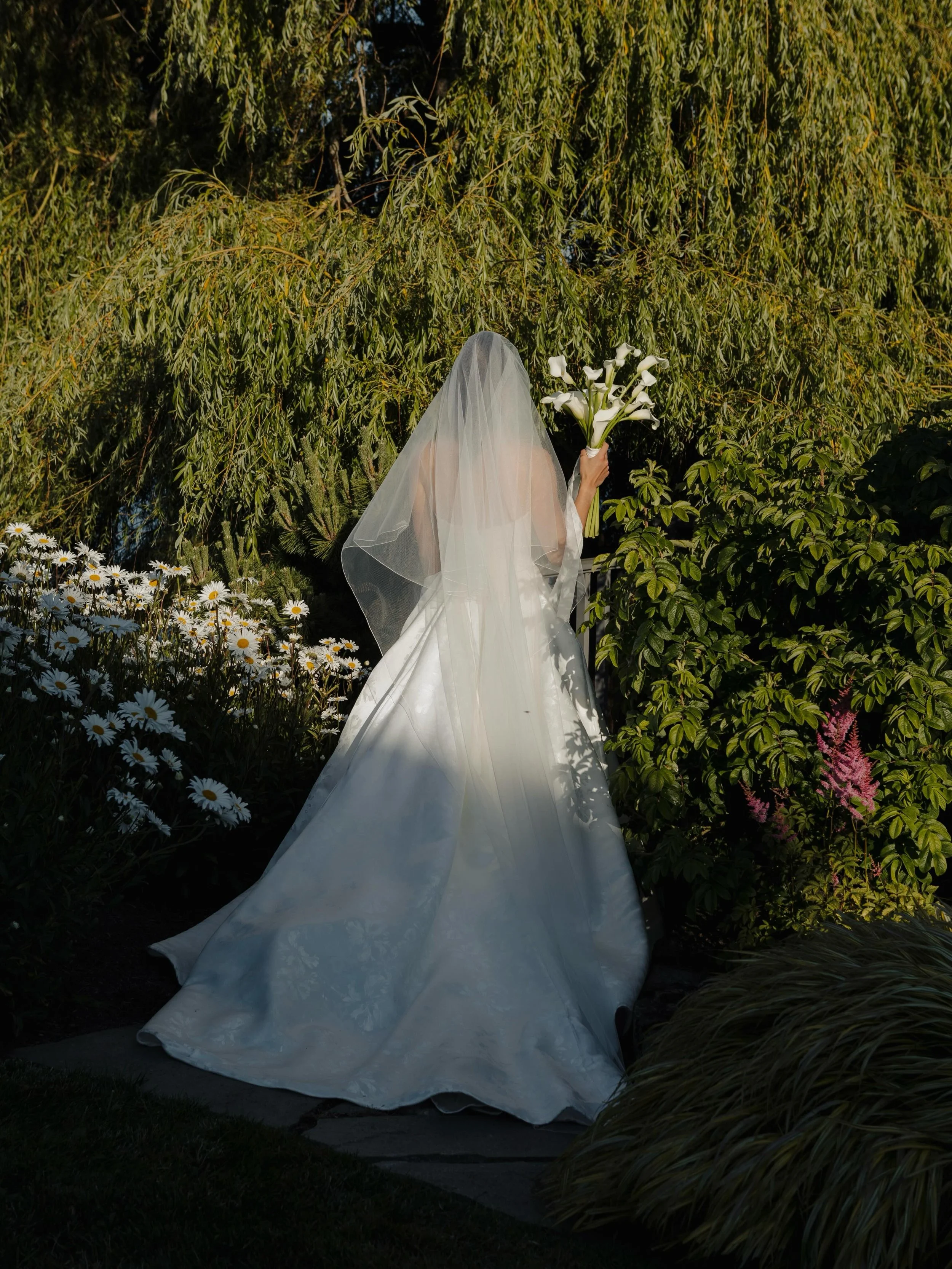 All about those quiet moments in between. 

Photography: @sparanesechiara
Design &amp; Planning: @rockpapersquare
Florals: @deerleapflorals
Venue: @uplandsgolfclub
Videography: @fayefilms.ca
Content Creator: @museby.her 
Makeup: @kellsiebainmakeup
Ha