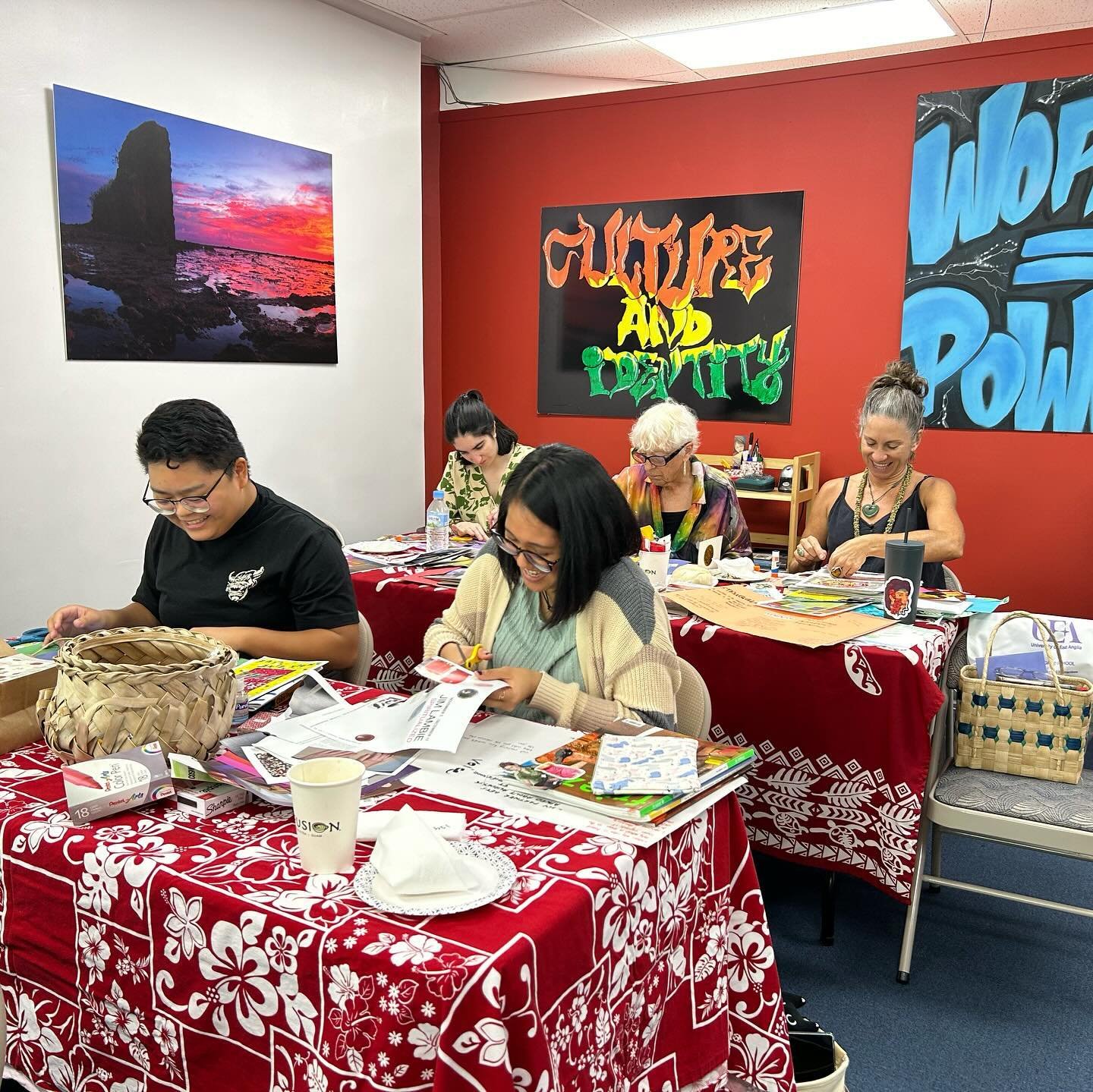 🎨✨ A heartfelt thank you to all the wonderful participants who joined us on Saturday for &quot;Reimagining Women&rsquo;s Storytelling through Zine-Making&quot; with Helen Yeung @chinesegoth as part of Humanities Gu&aring;han's Arts+Ideas program! 

