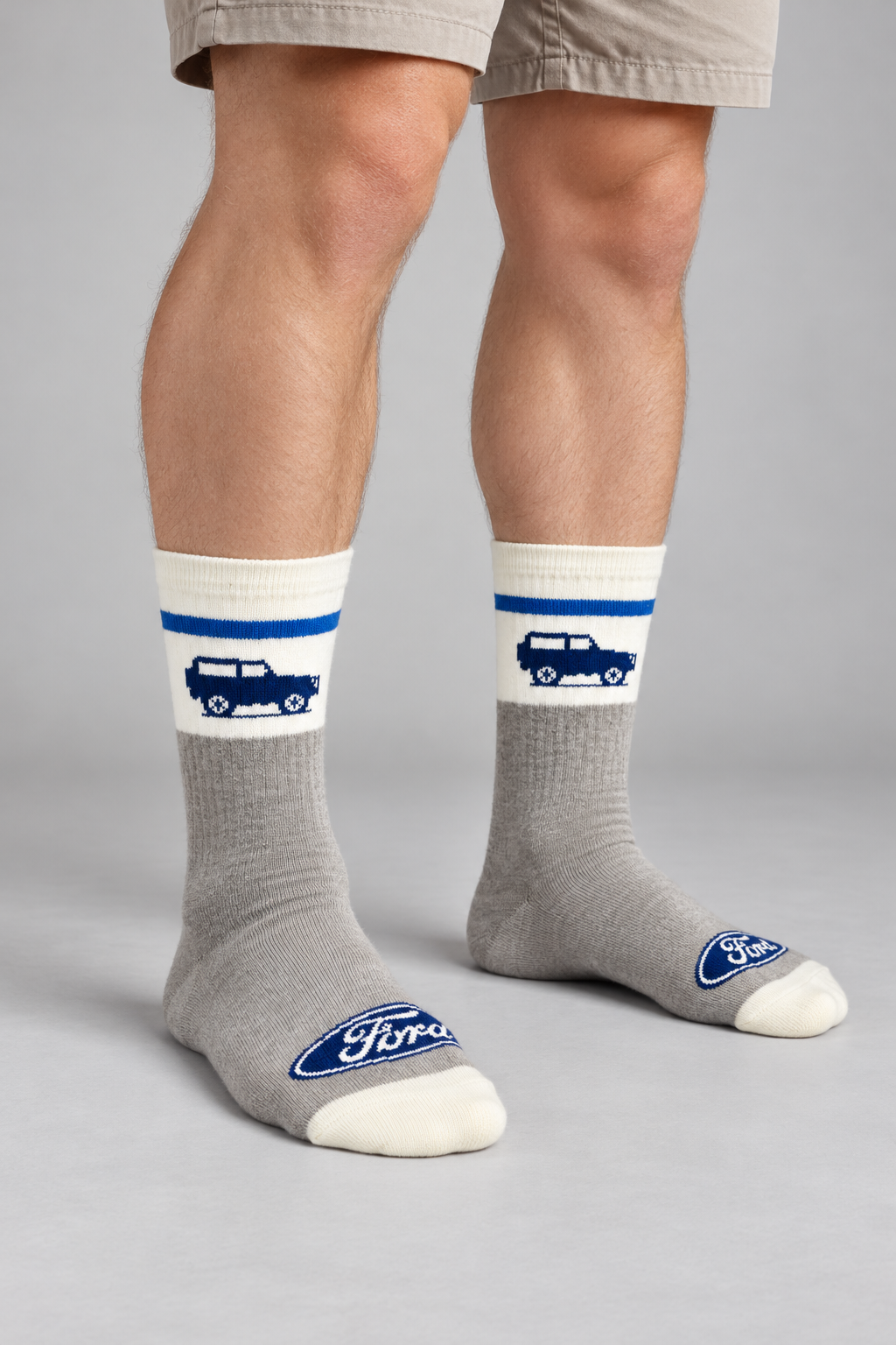 Vintage SUV motif wool socks.png