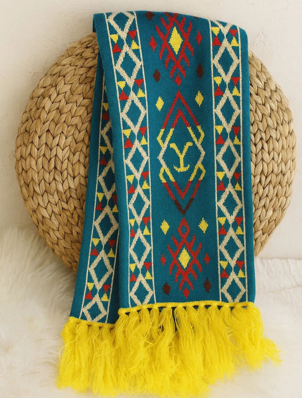 🧣 Scarf Alert! Get your custom knitted scarves in before the holidays! ❄️

With just a 250-piece minimum, you can create your own fully customizable design &mdash; featuring up to 5 PMS-matched colors. Stay warm and stylish this winter with our cozy