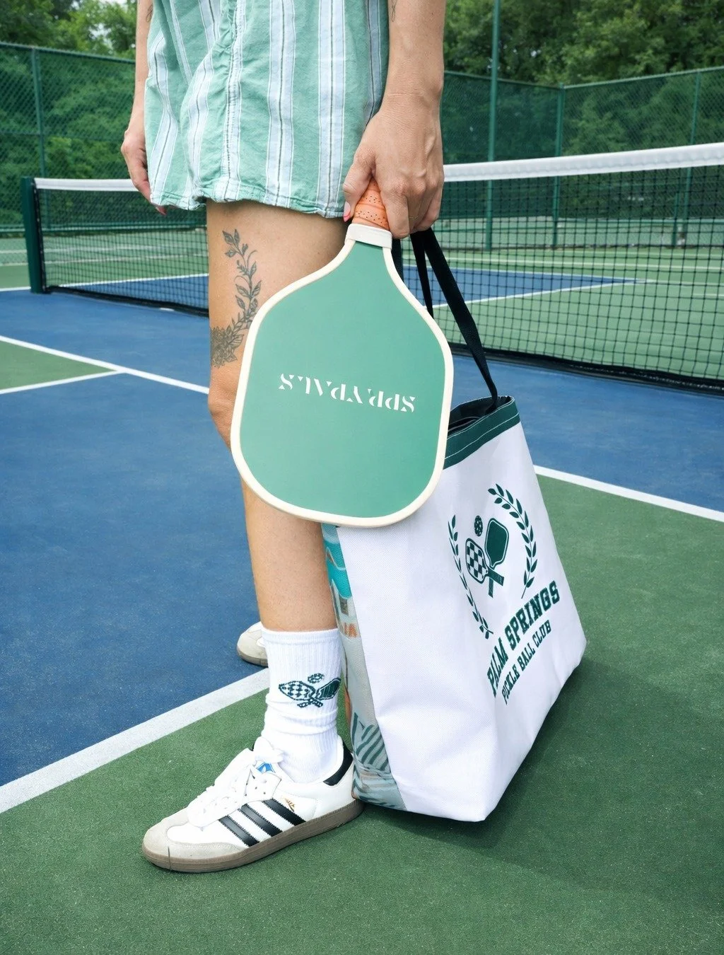 Who&rsquo;s ready for pickleball weather? ☀️🏓

Game, set, match your style with our go-to duo:
👜 A lightweight, recycled tote that&rsquo;s fully customizable (yes, your vibe your way) with plenty of pockets + a secure zipper to keep everything in p
