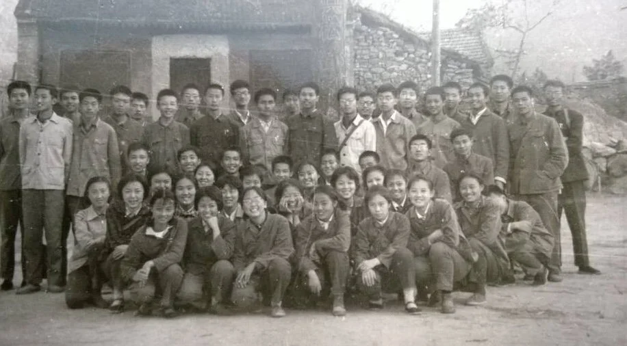 Xi'an 83th High School's  Class of 1980 #1 visit Cuihua Mountain-May, 1980.jpeg