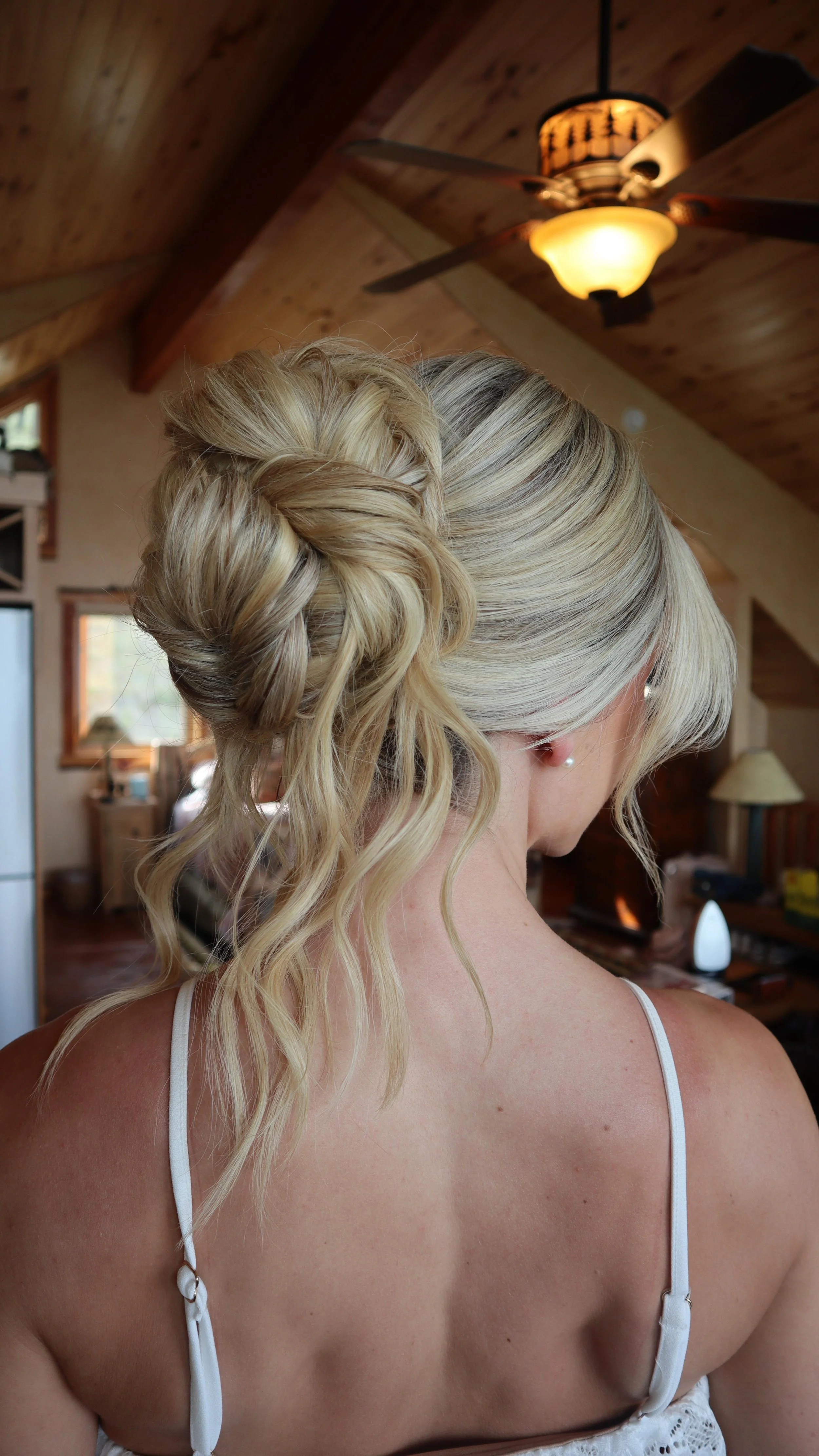 The night before, in beautiful MONTANA 🏔️
Michigan Wedding hair
Michigan Wedding Makeup
Updo
Hairstyles
Michigan MUA
Glam Makeup
Destination Wedding Hair
#michiganweddinghair #bridalhair #bridalhairstyles #highupdo #highbun #hairstyles #brid