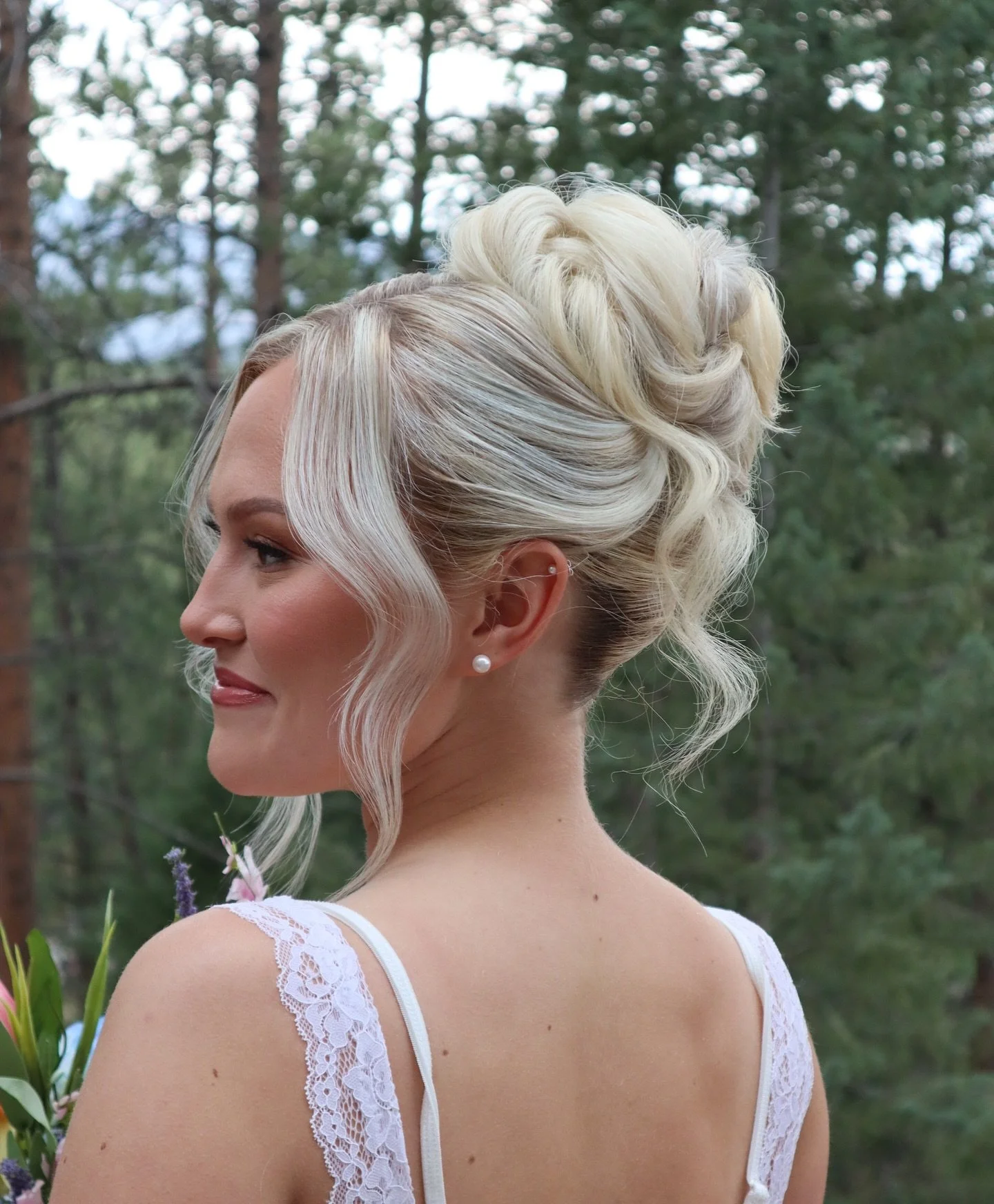 Rylee’s day was truly magical 🤍
Getting to style my sister-in-law’s hair on one of the most important days of her life meant more to me than words can say. When we used to work weddings together, we’d always talk about what her b