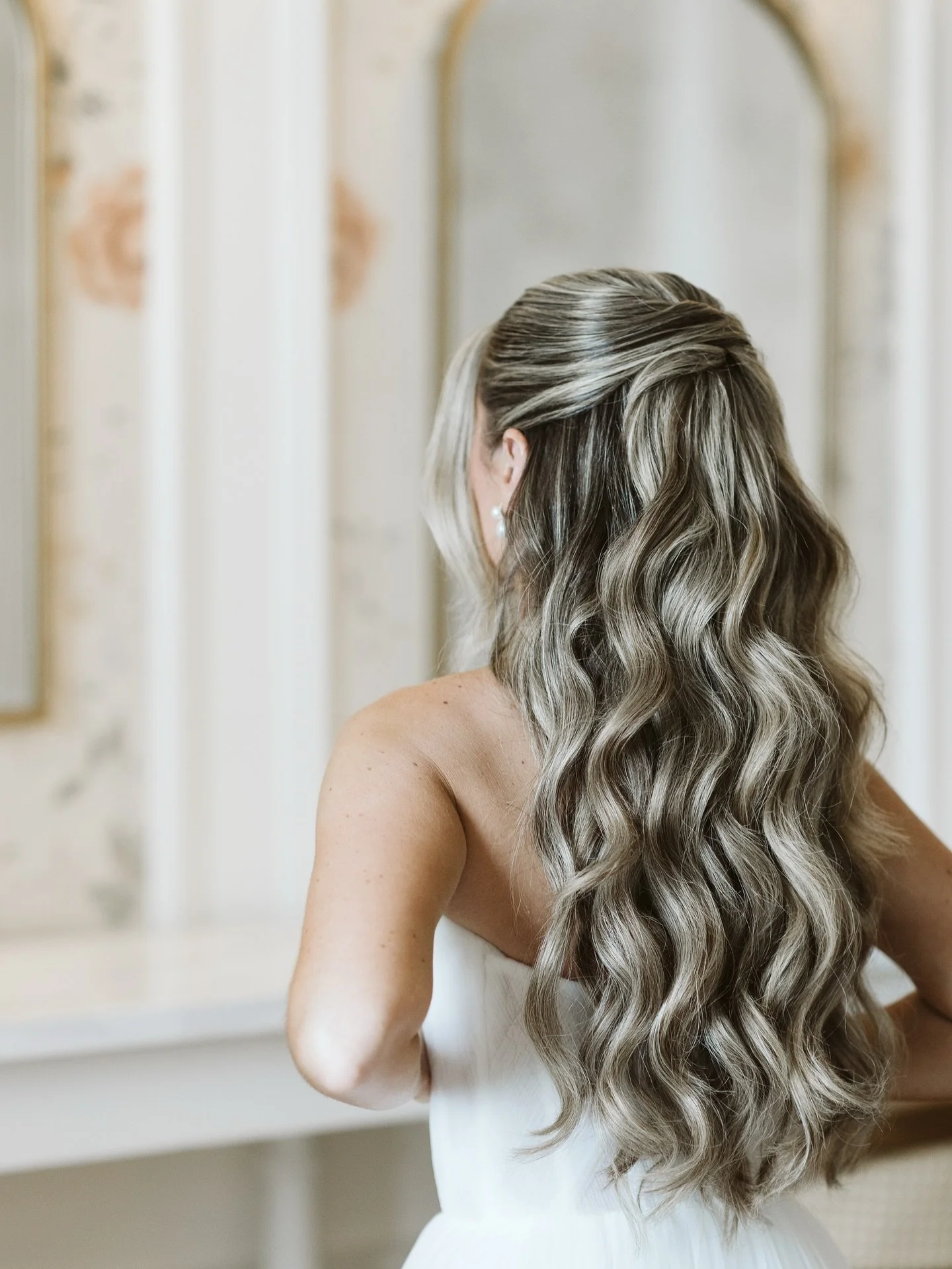 Loving these photos of my most popular hairstyle this year! @isabellasbrady 

Photography: @smithandco.photo 
Makeup: @katherinegreenmakeup
