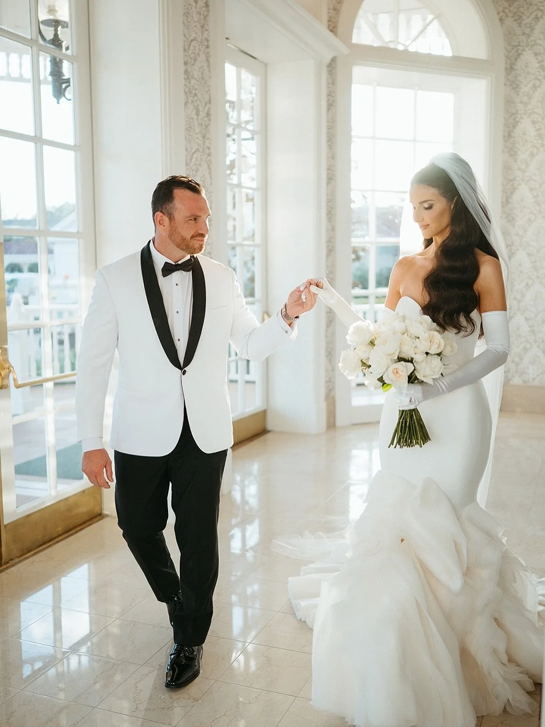 My princess bride @brikoren! 👑👸🏻

Feeling so honored to have been part of this special day! She&rsquo;s just as beautiful on the inside as she is on the outside 💕

📸: @thatfirstmomentphoto 
💄: @the911stylist 
Dress: @leahdagloria 

#disneybride