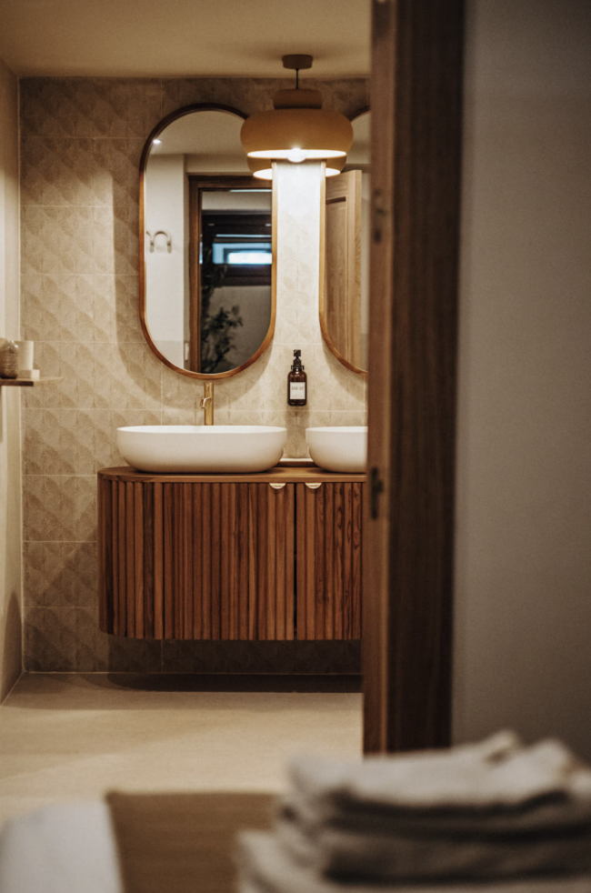 bathroom mirror.png