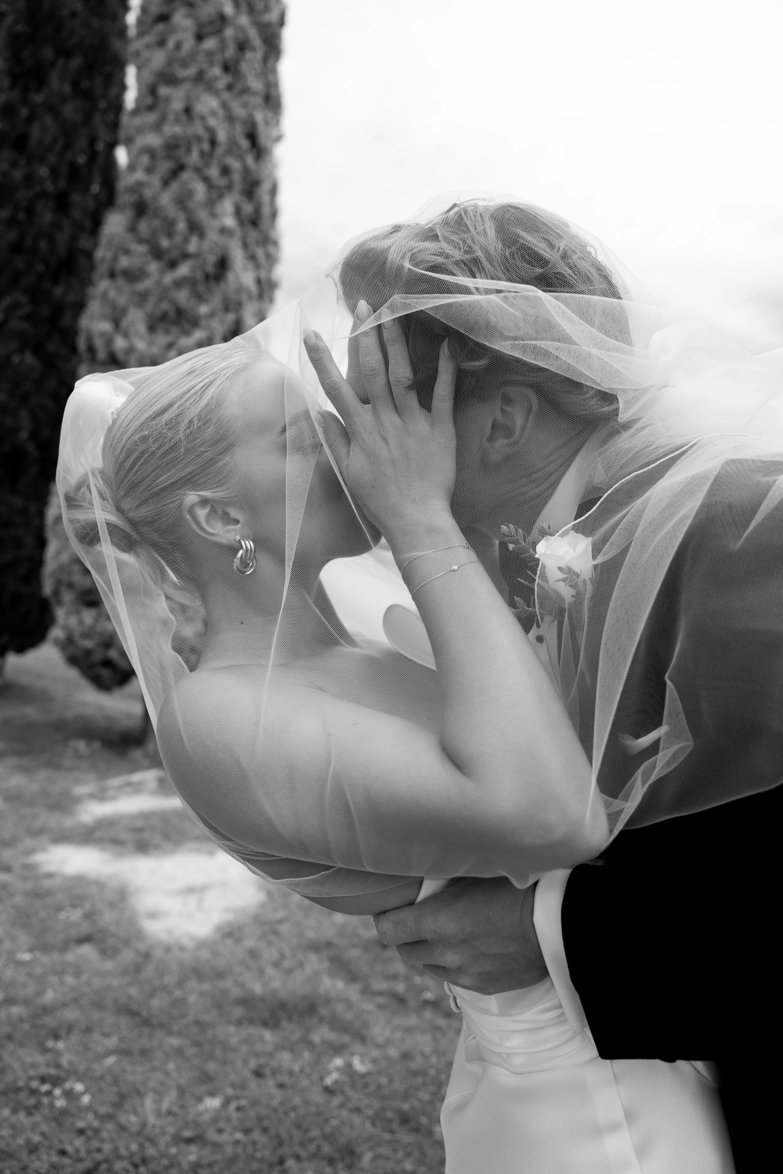 Courtney & Andrew B&W-14.jpg