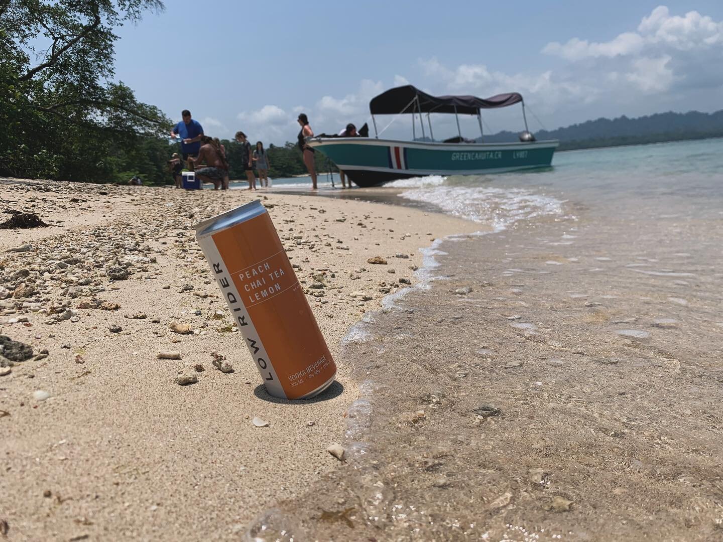 Costa Rica we have @drinklowrider in stores now!!! Check it out @supernegrosupermercado pairs perfectly with the beach and some friendly monkeys. #costaricacraftbeverages #costaricacraftbeer #canadiancraftcocktails