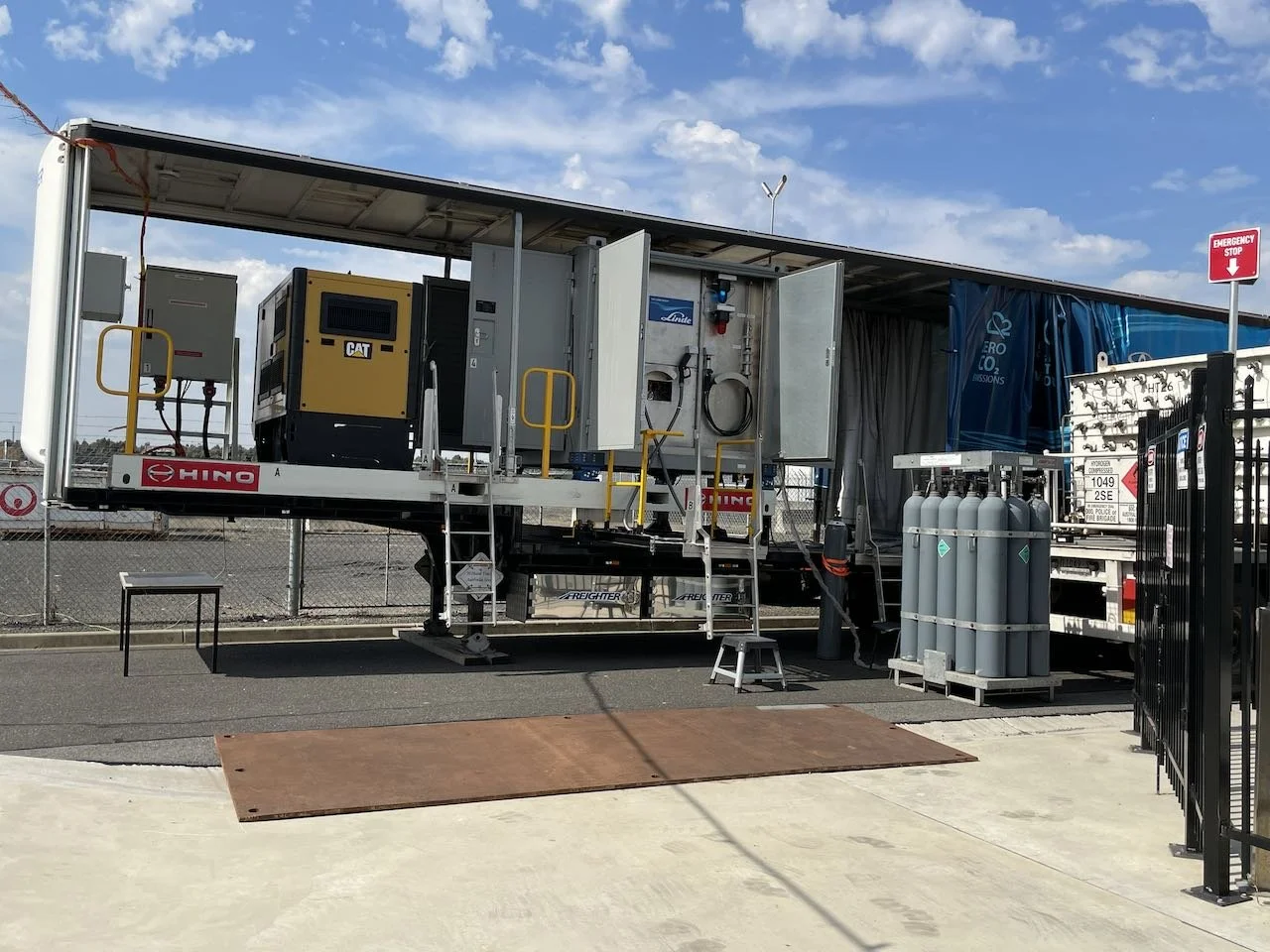 Toyota_Mobile_hydrogen_refuller_trailer.jpeg