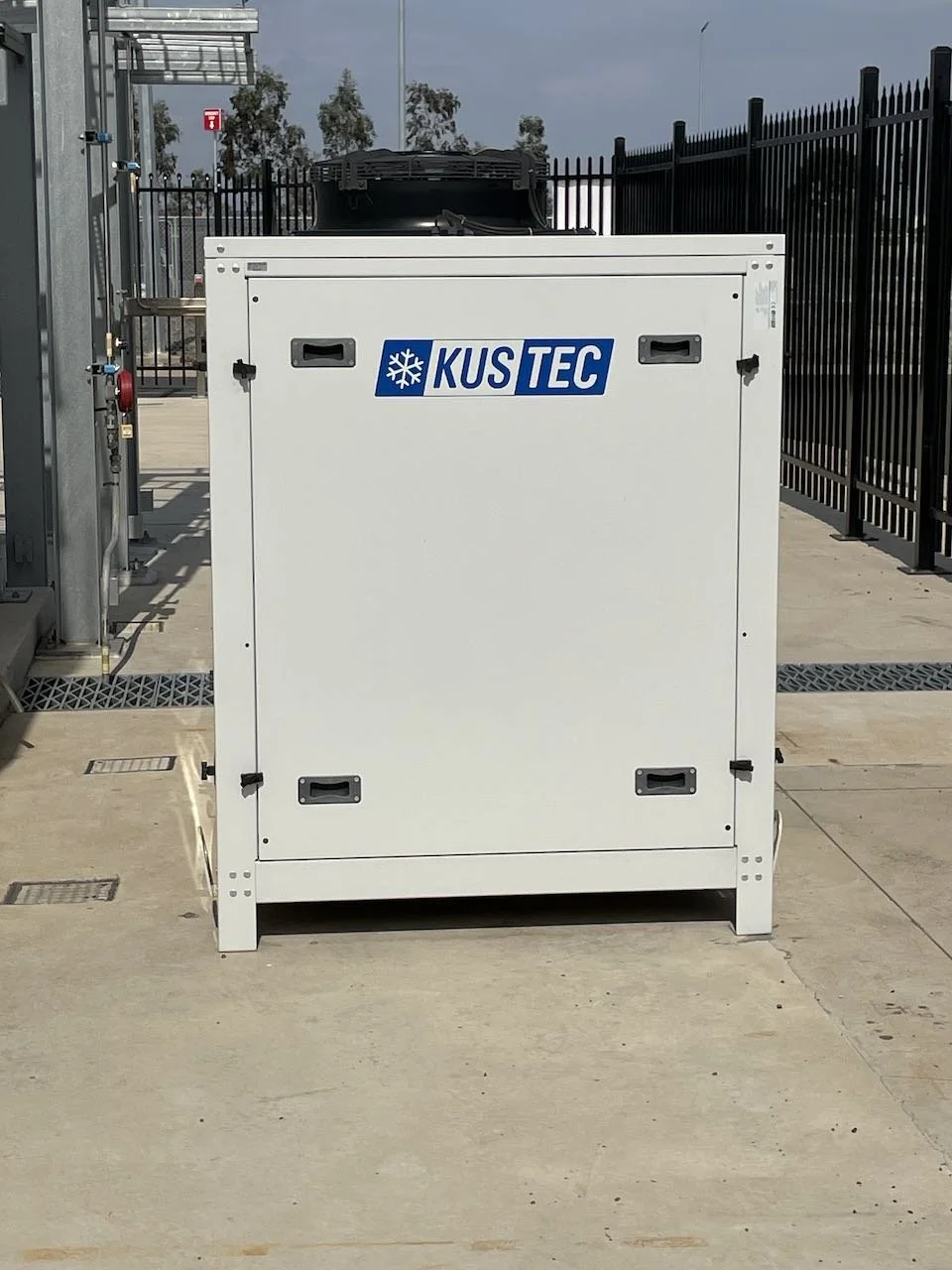 Toyota_Hydrogen_Education_centre_Kustec_cooling.jpeg