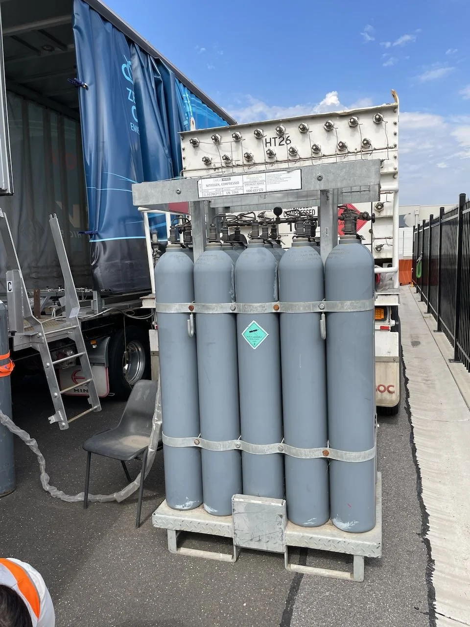 Toyota_Mobile_hydrogen_refuller_trailer_nitrogen_purge_close_up.jpeg