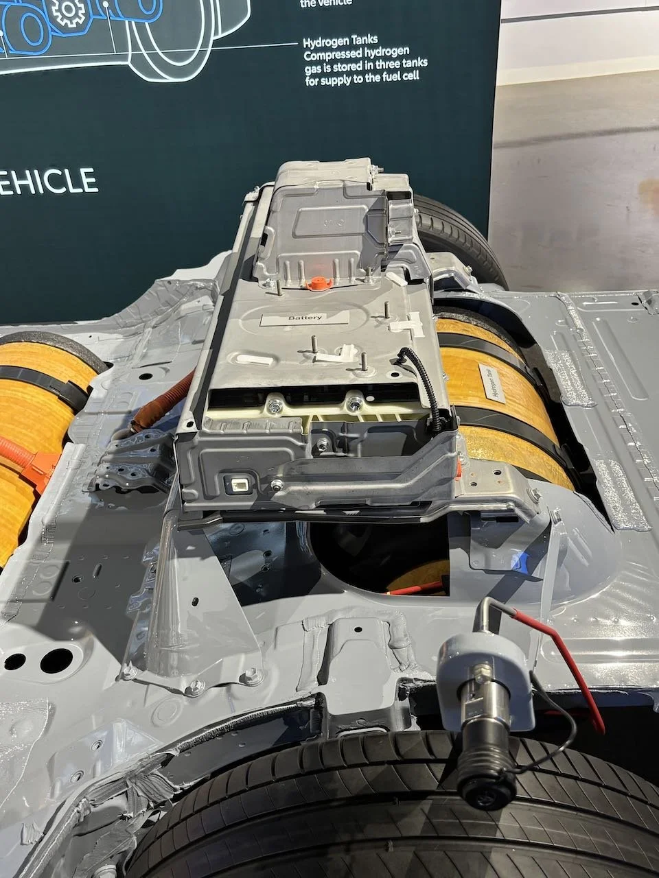 2026_AHRC_Toyota_Mirai_cut_away_sedan_battery.jpeg