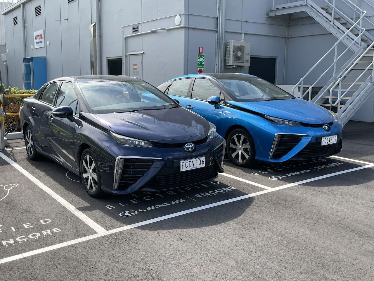 Toyota_Hydrogen_Education_centre_building_Mirais..jpeg