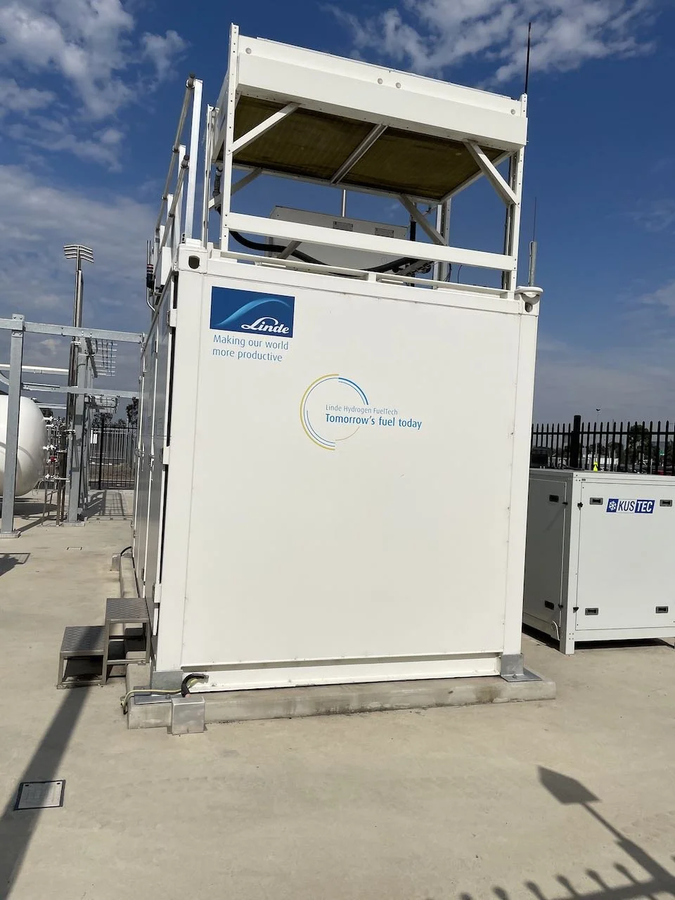 Toyota_Hydrogen_Education_centre_building_.Linde_module.jpeg